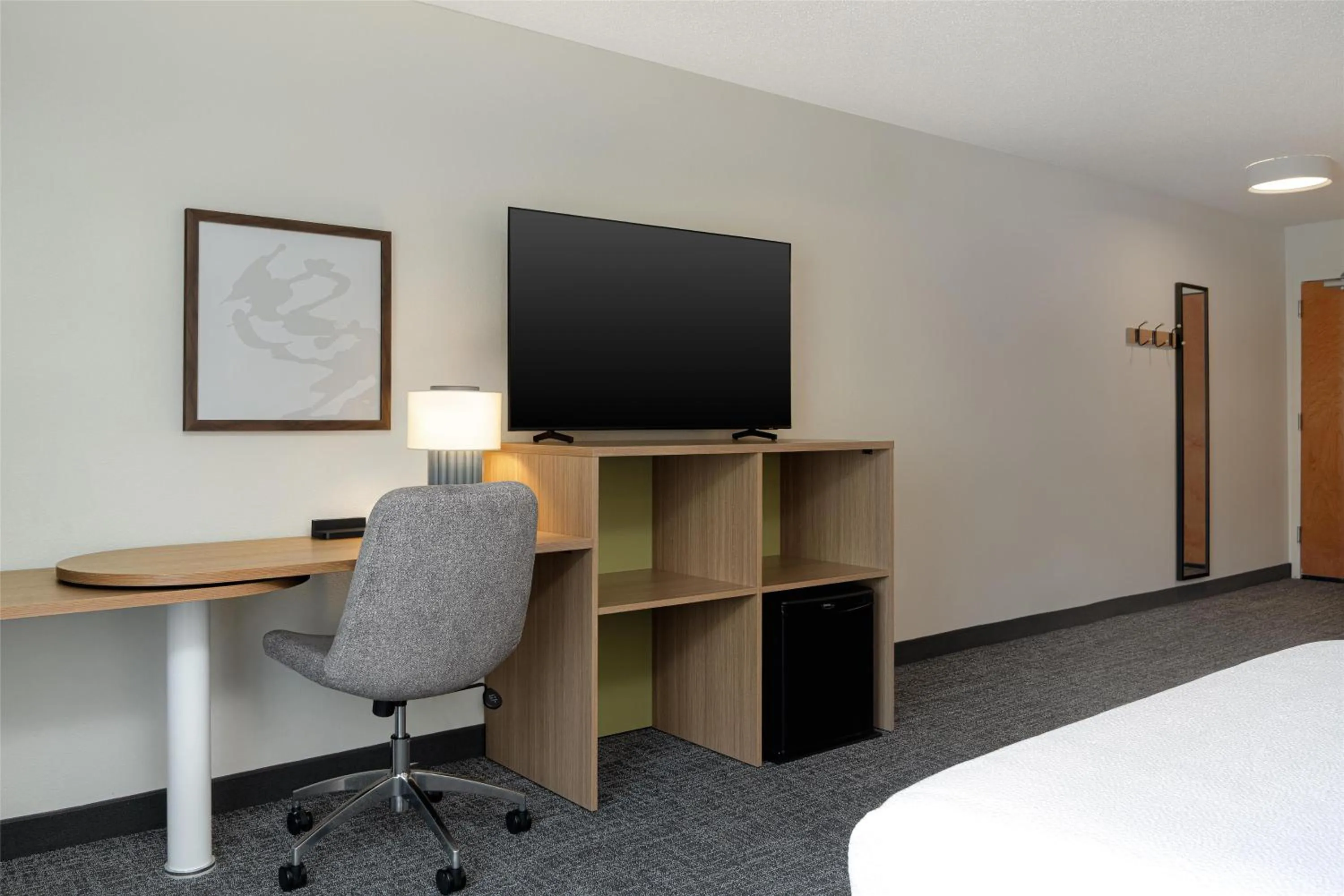 Bedroom, Bed in Spark By Hilton Smithfield I-95