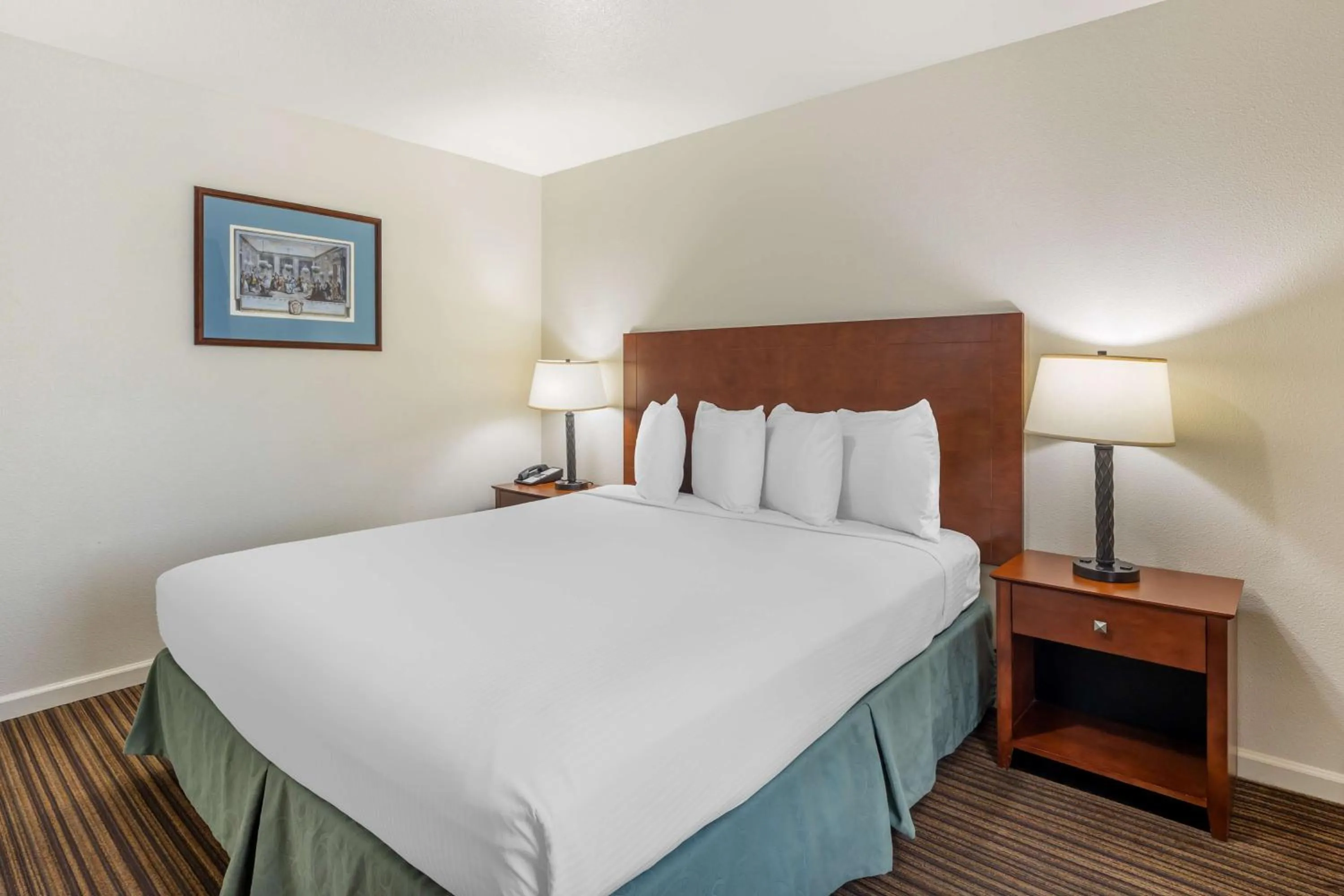 Photo of the whole room, Bed in Best Western Capital City Inn