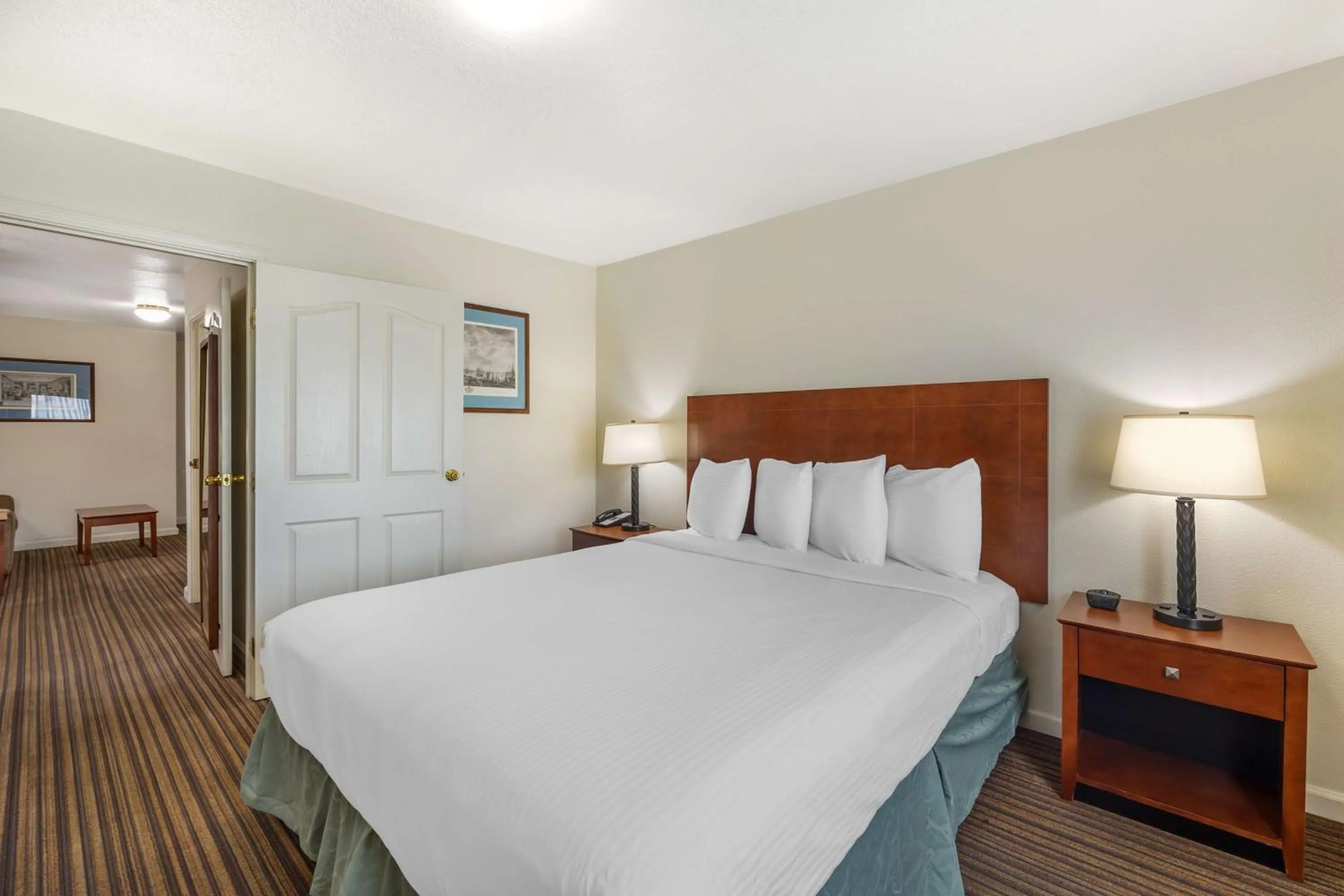 Photo of the whole room, Bed in Best Western Capital City Inn