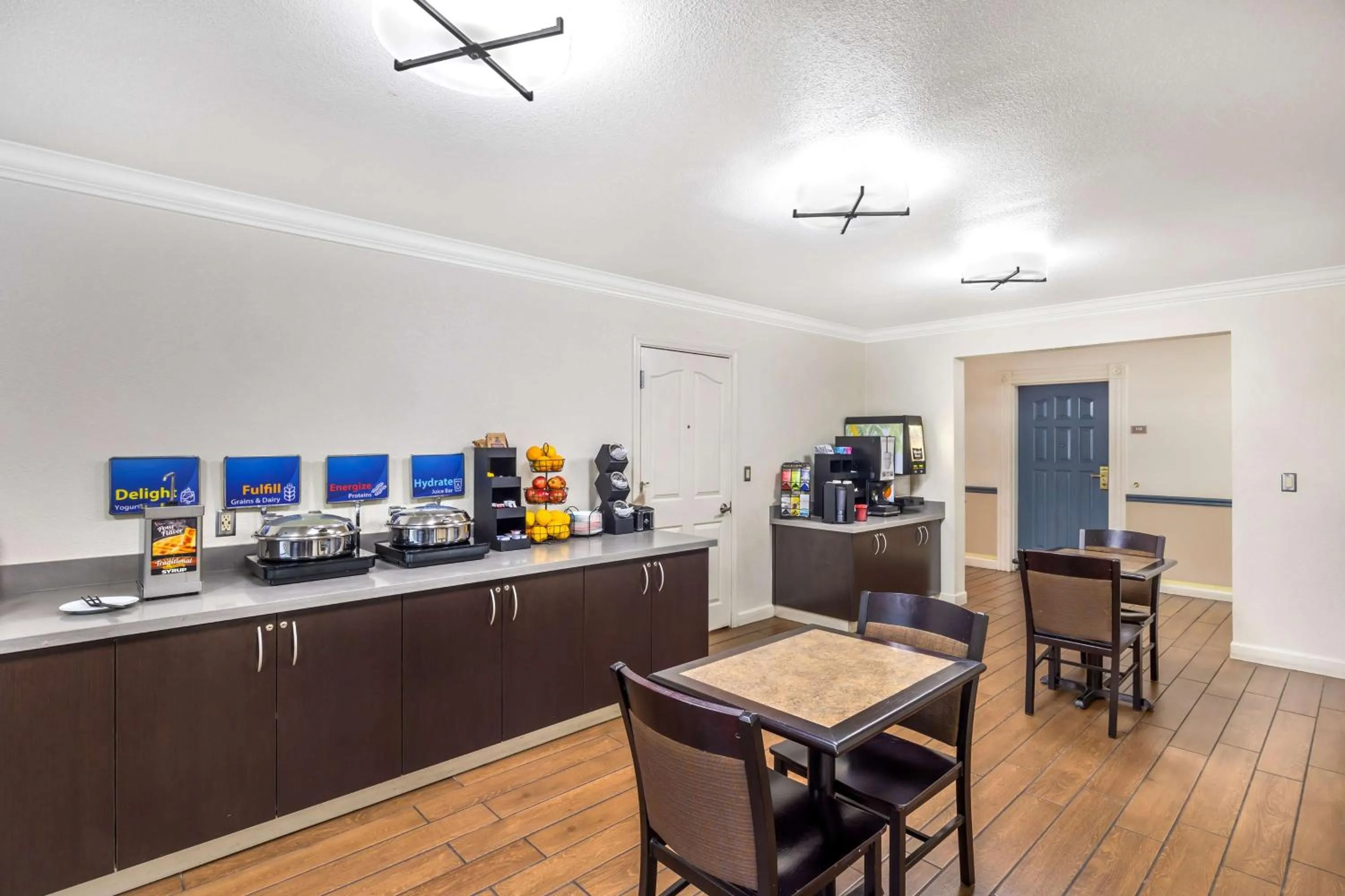 Breakfast in Best Western Capital City Inn