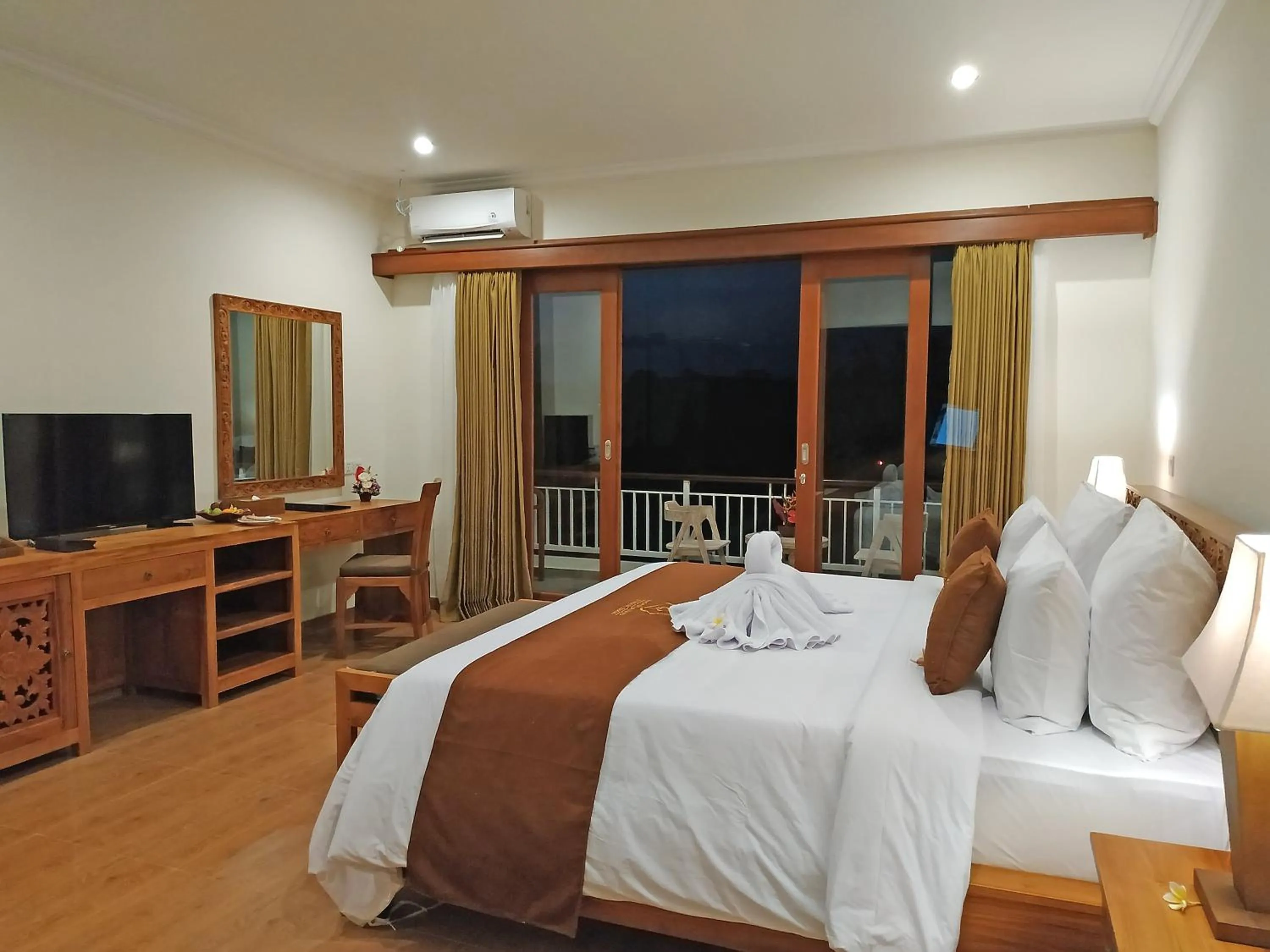 Communal lounge/ TV room, Bed in Paon Desa Ubud