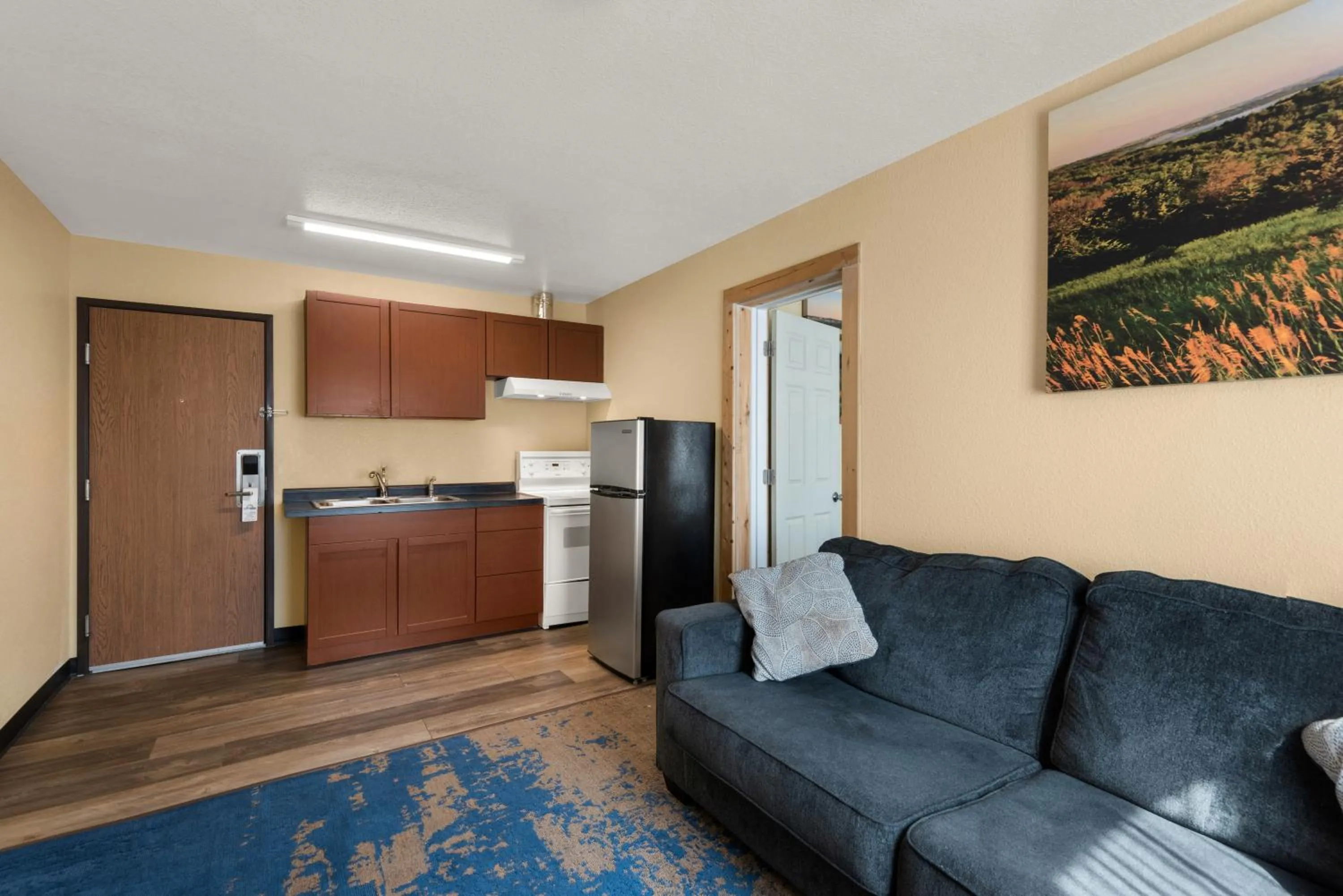 Kitchen or kitchenette in Days Inn by Wyndham Newton