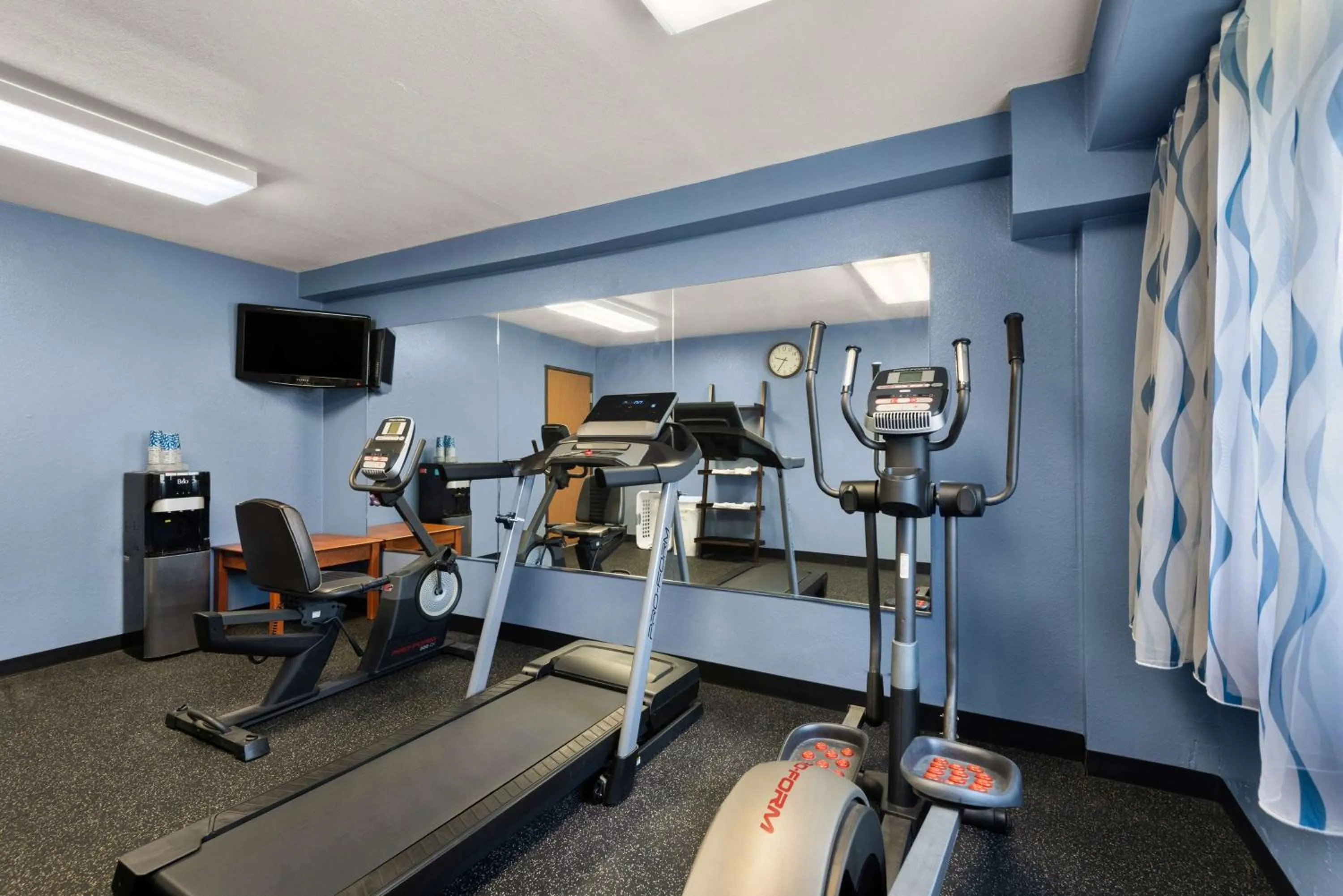 Fitness centre/facilities in Days Inn by Wyndham Newton
