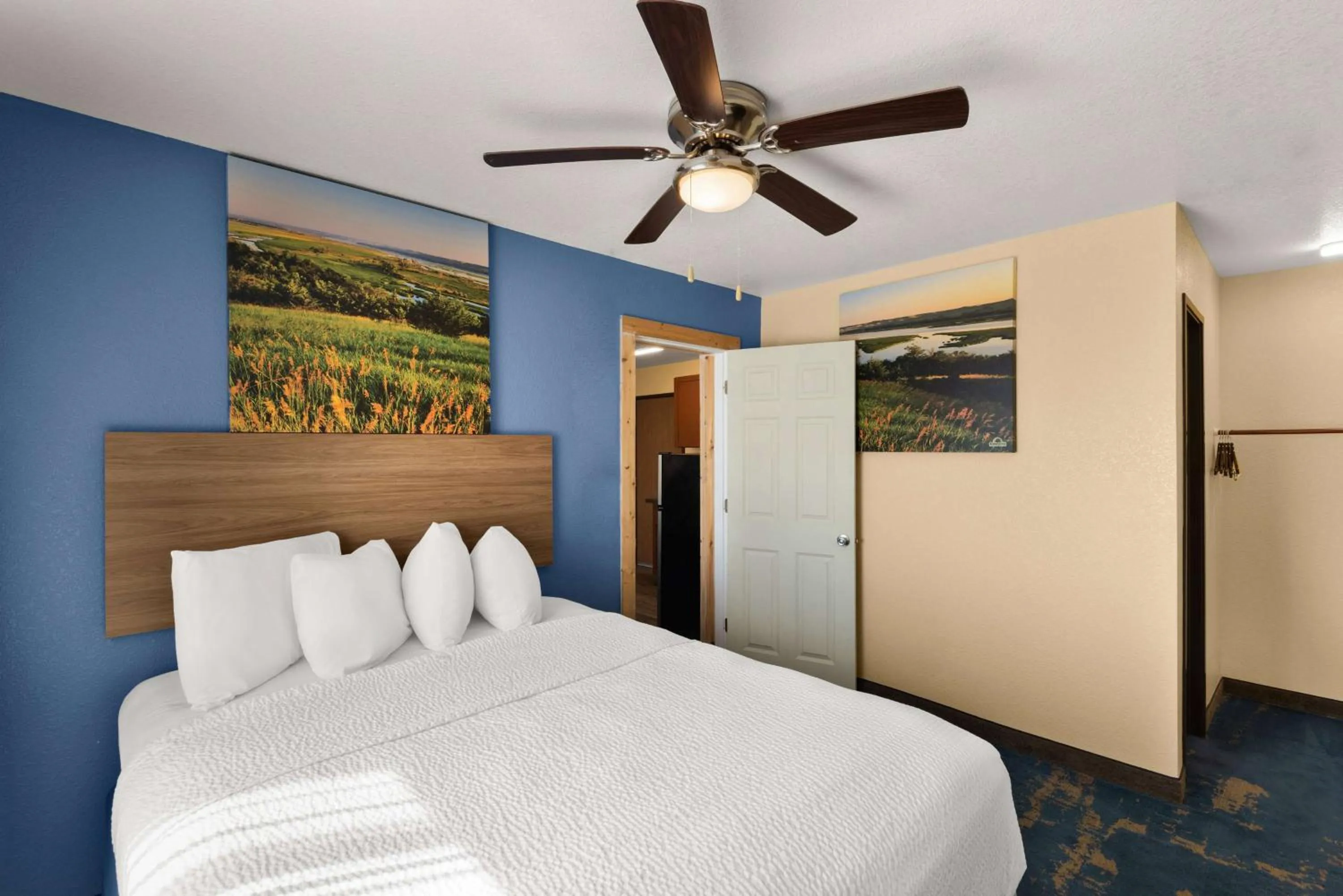 Photo of the whole room, Bed in Days Inn by Wyndham Newton