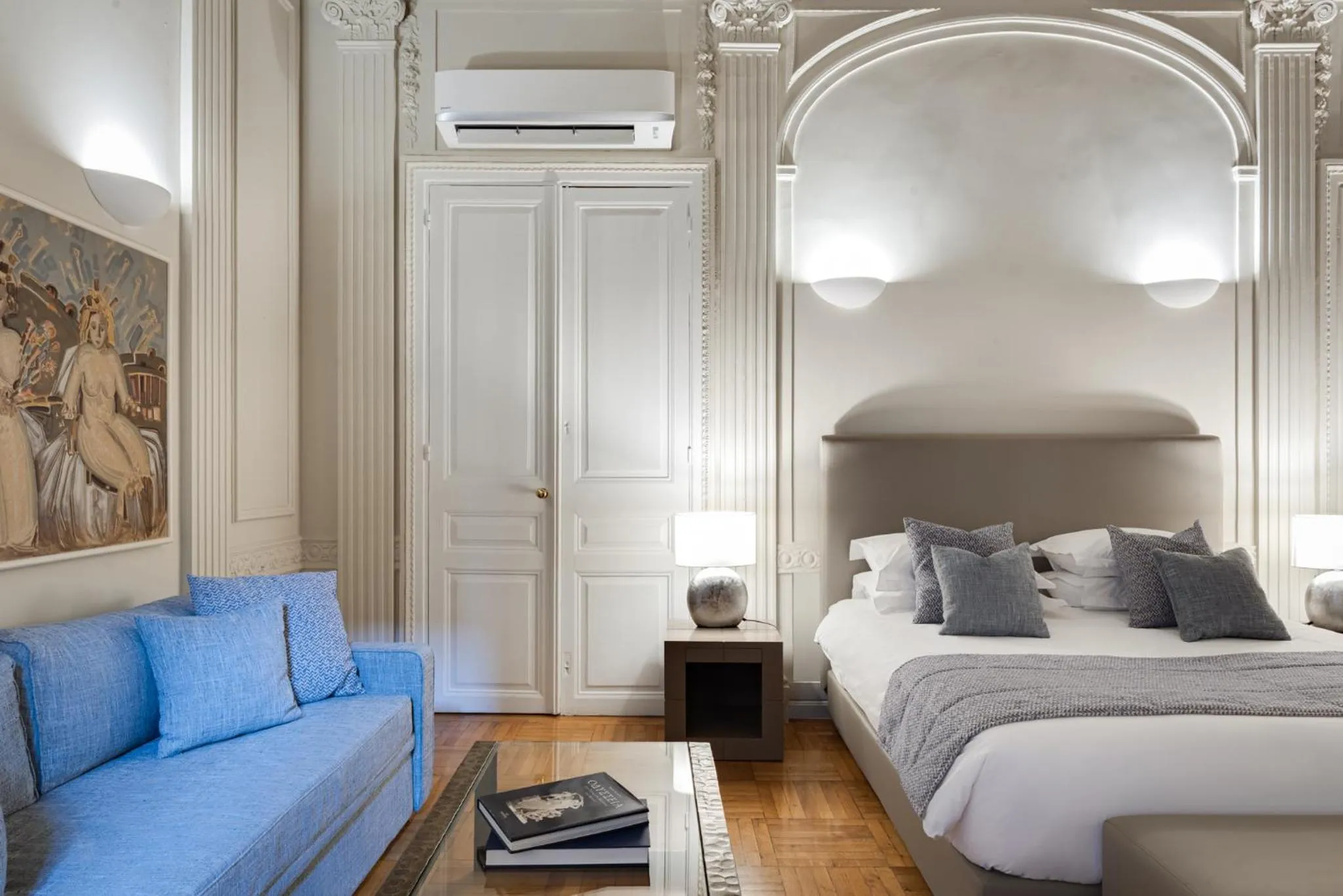 Bed in 33SolonosSuites