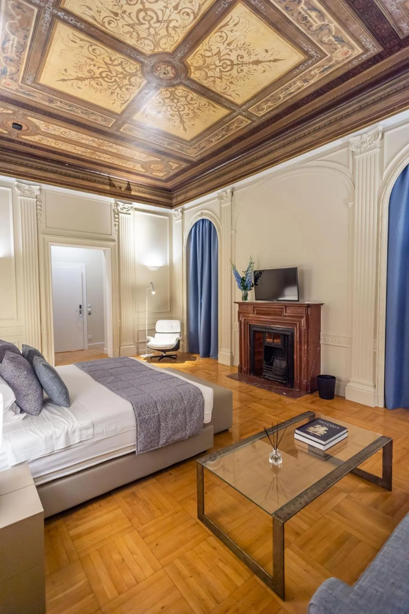 TV and multimedia, Bed in 33SolonosSuites