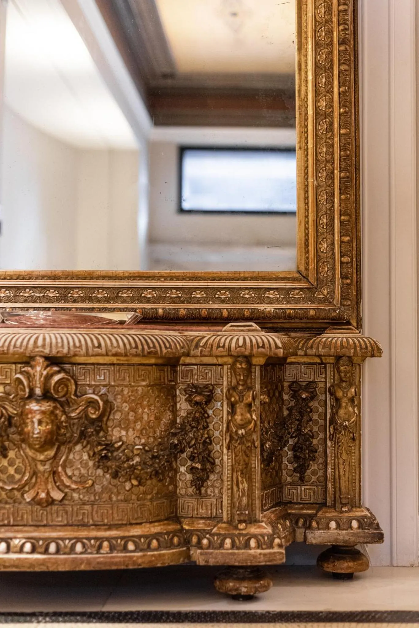 Decorative detail in 33SolonosSuites