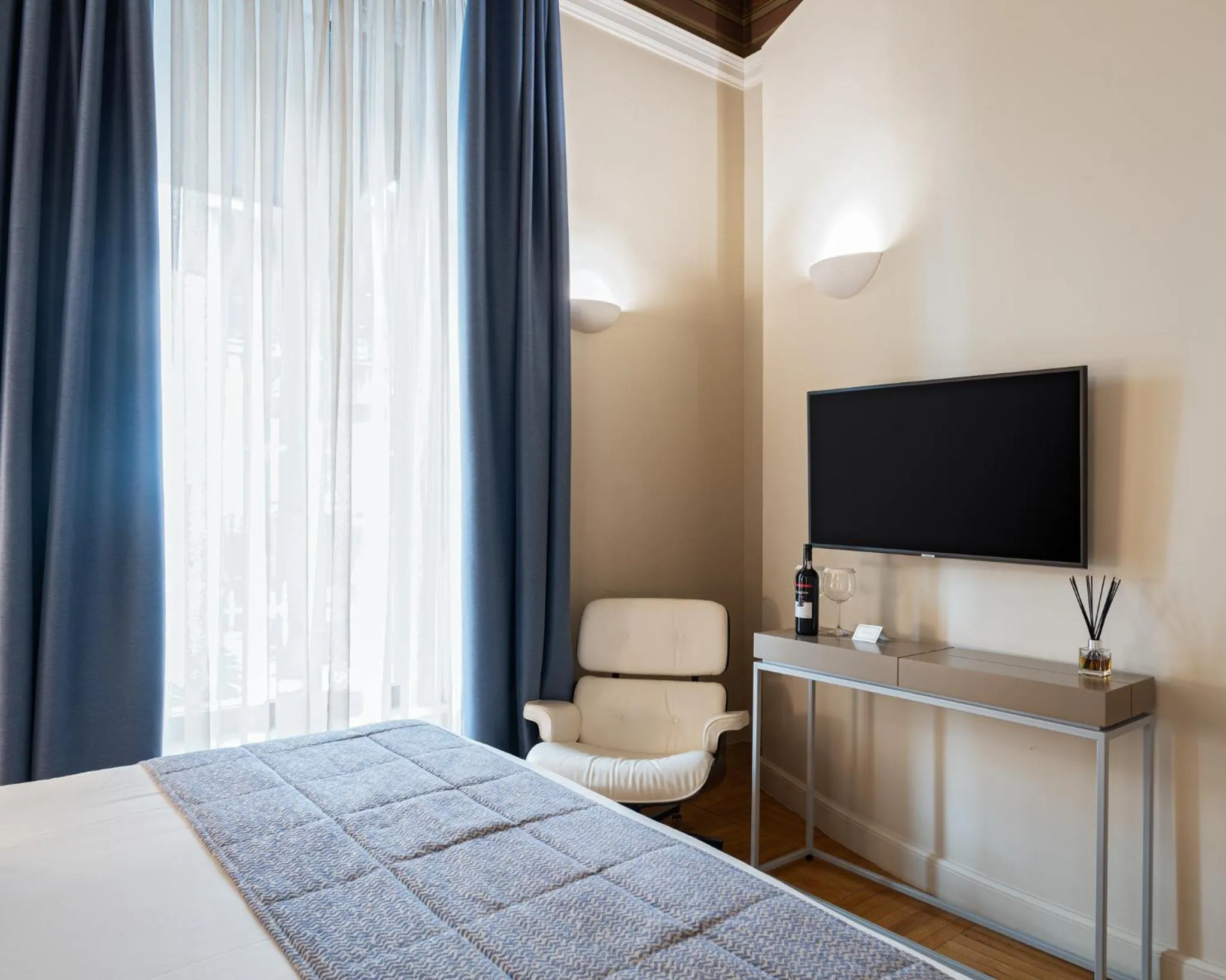 Bed in 33SolonosSuites