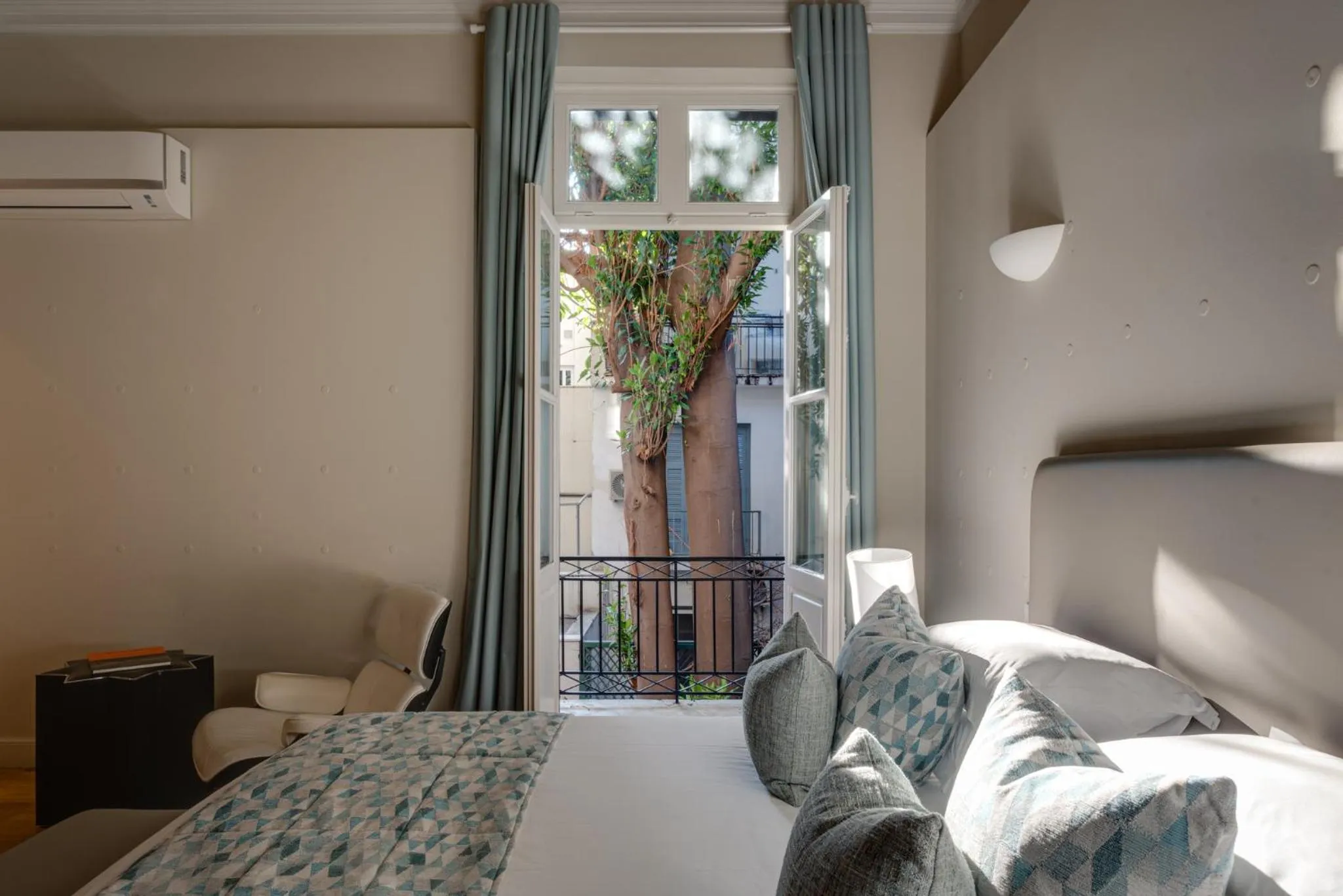 Bed in 33SolonosSuites