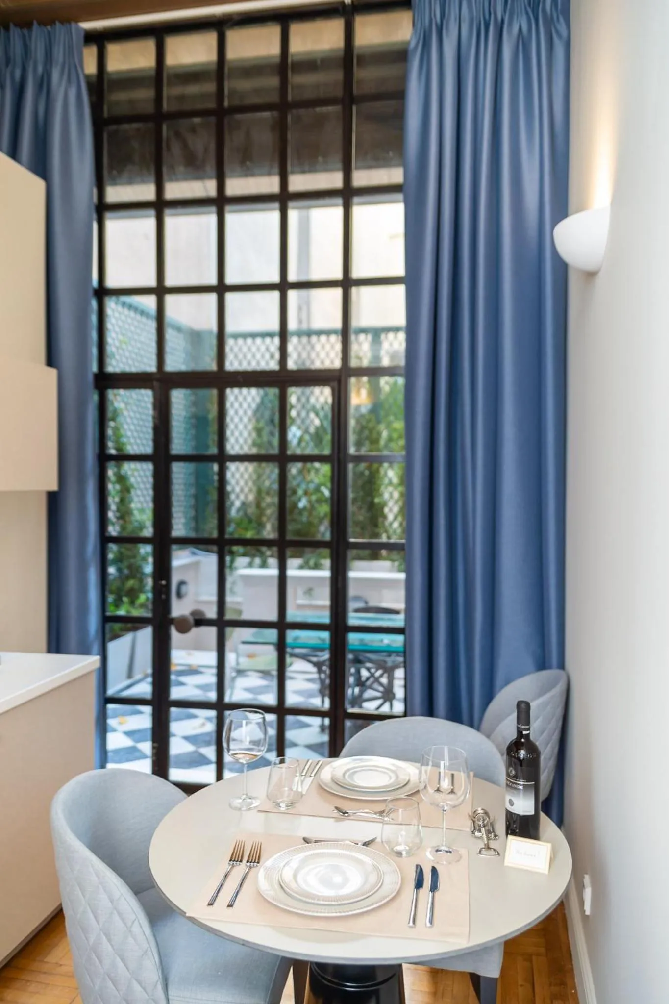 Dining area in 33SolonosSuites