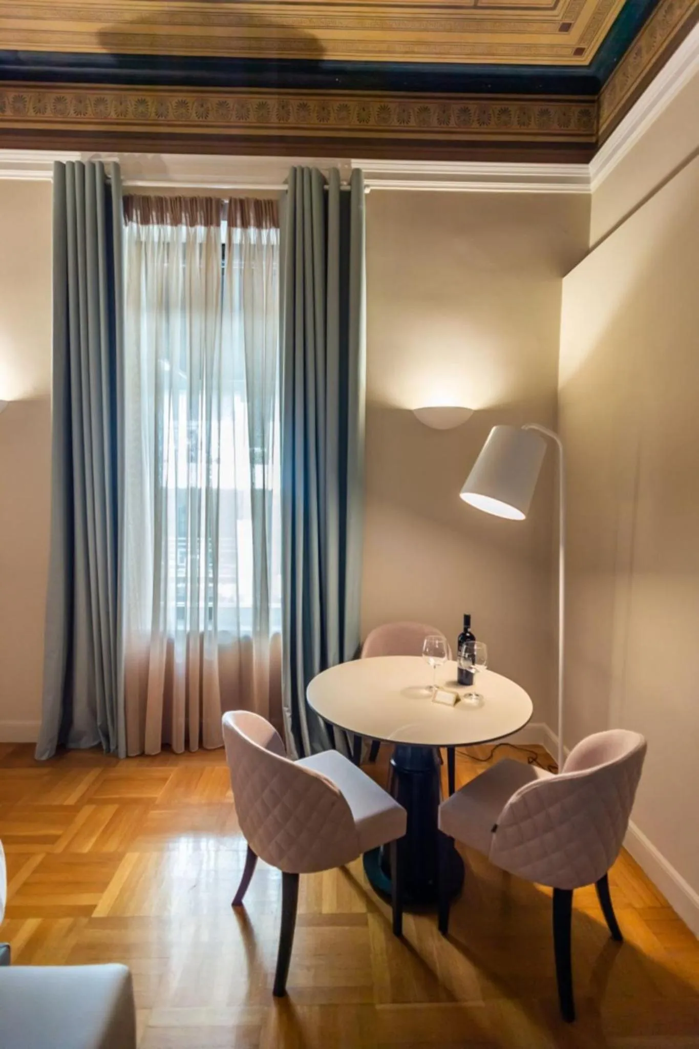 Dining area in 33SolonosSuites