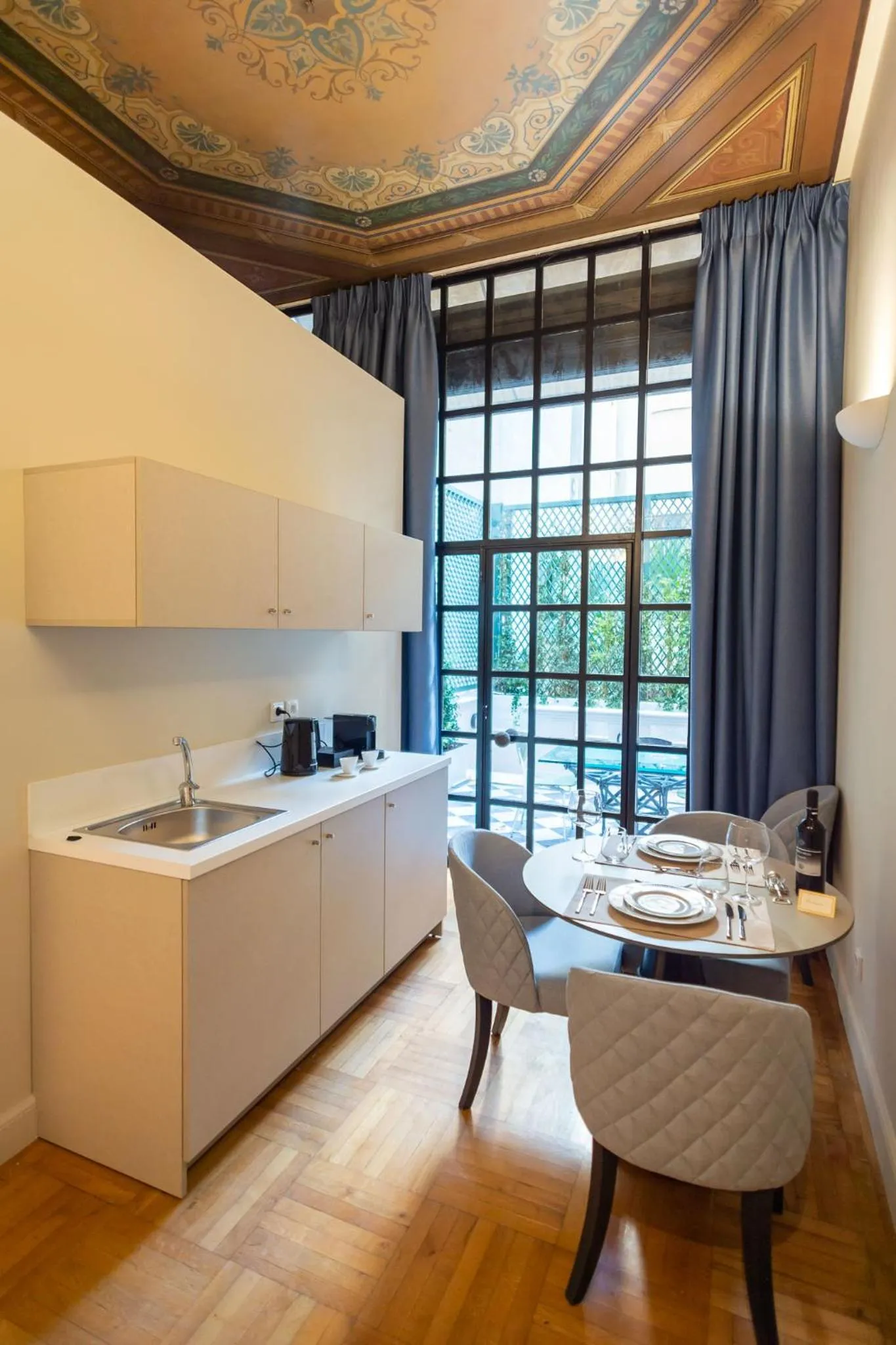 Kitchen or kitchenette in 33SolonosSuites