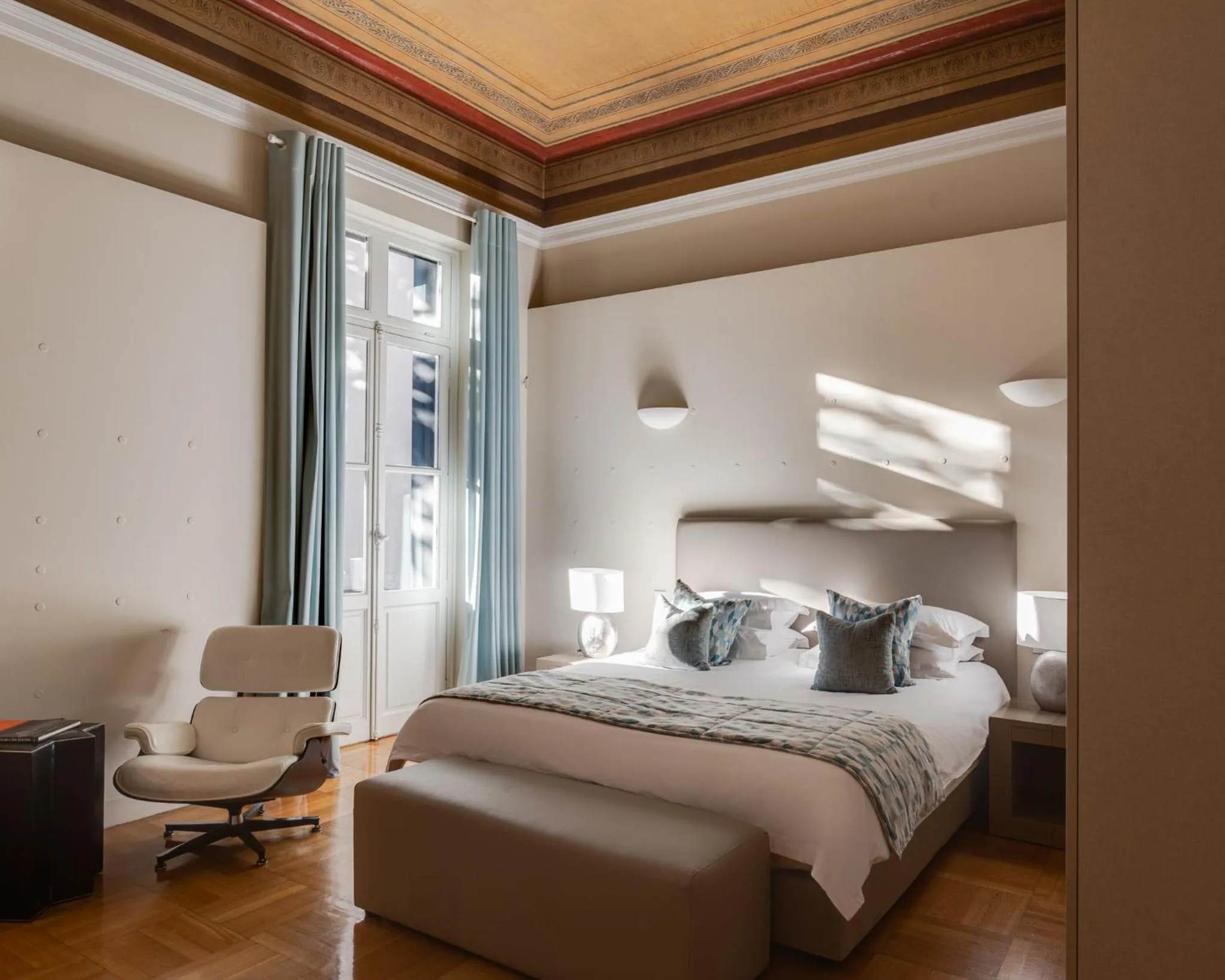 Bed in 33SolonosSuites