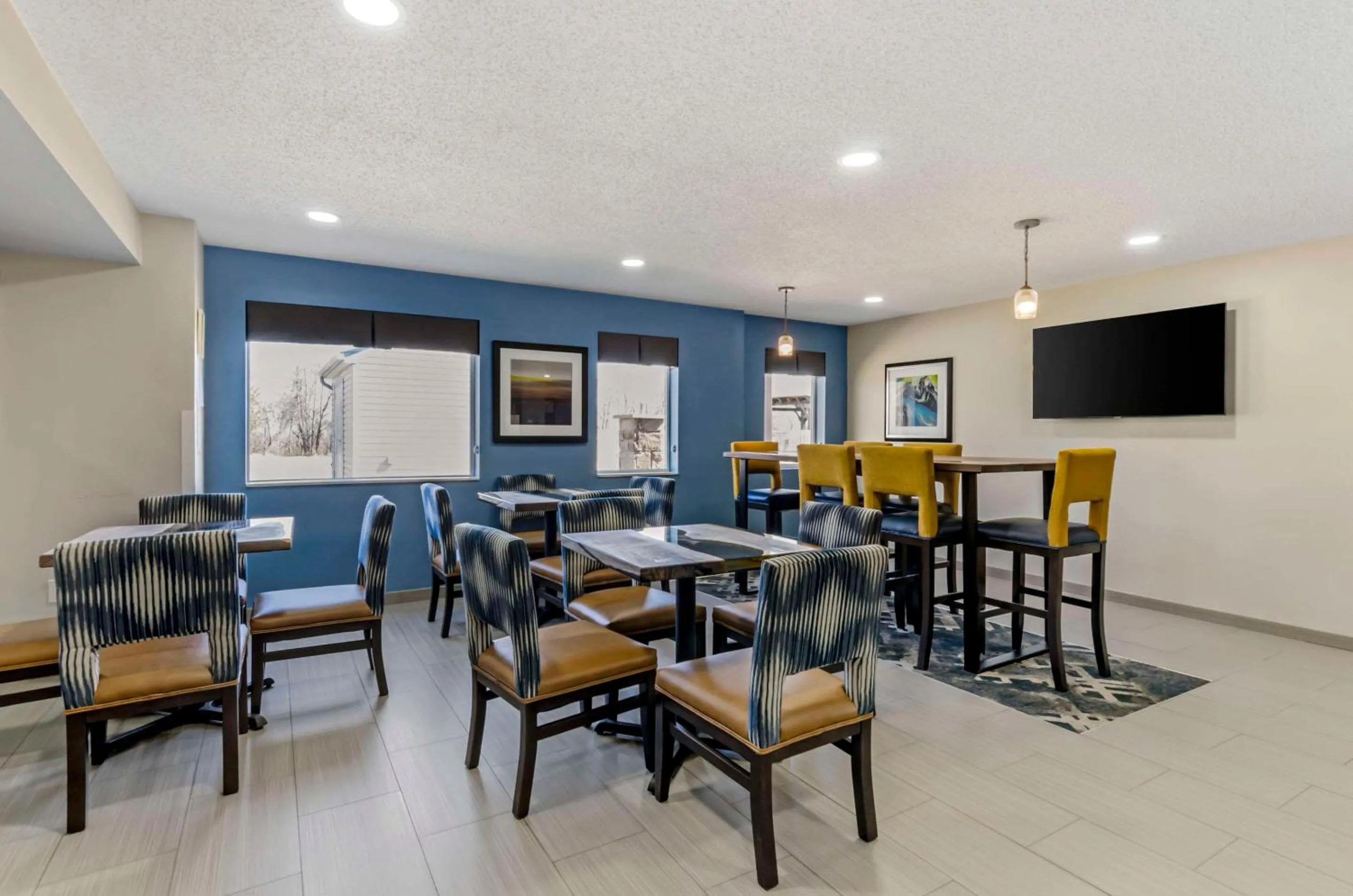 Breakfast in Clarion Pointe Staunton East