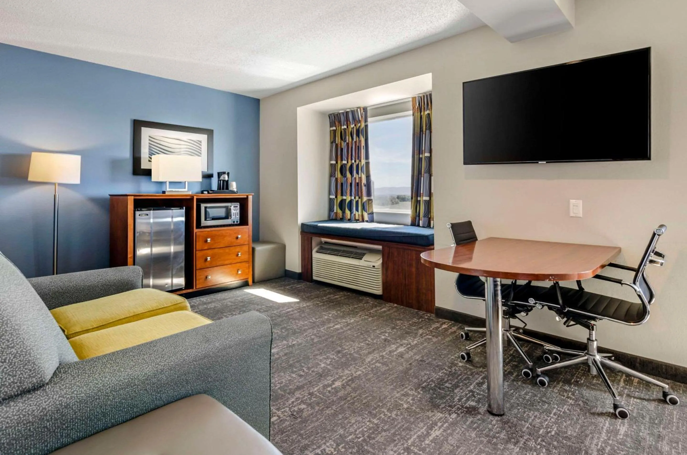 TV and multimedia in Clarion Pointe Staunton East