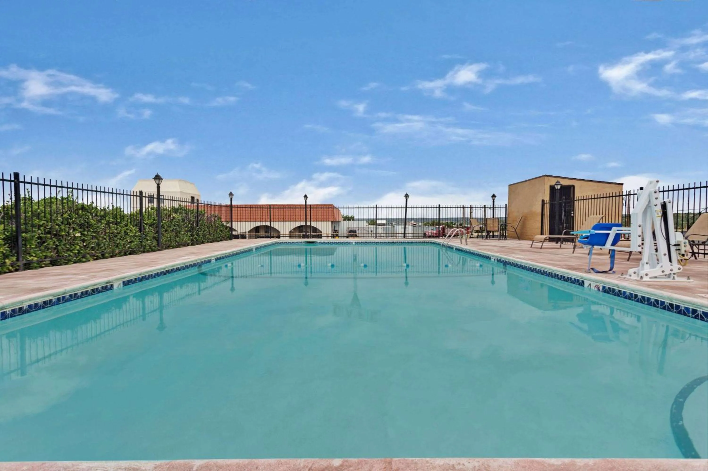 Pool view in Days Inn & Suites by Wyndham Santa Rosa, NM