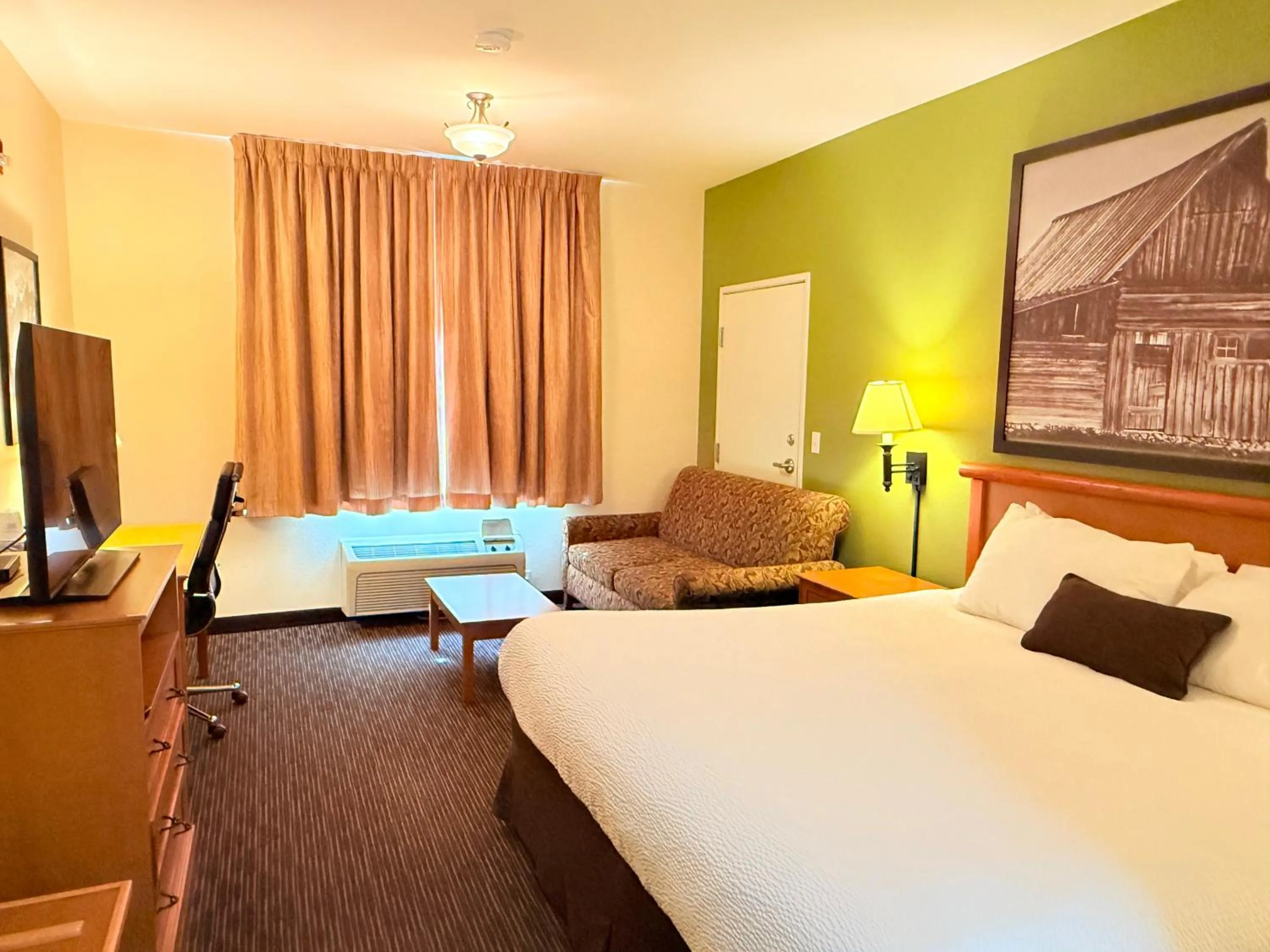 Bedroom, Bed in Super 8 by Wyndham Wheatland Wyoming