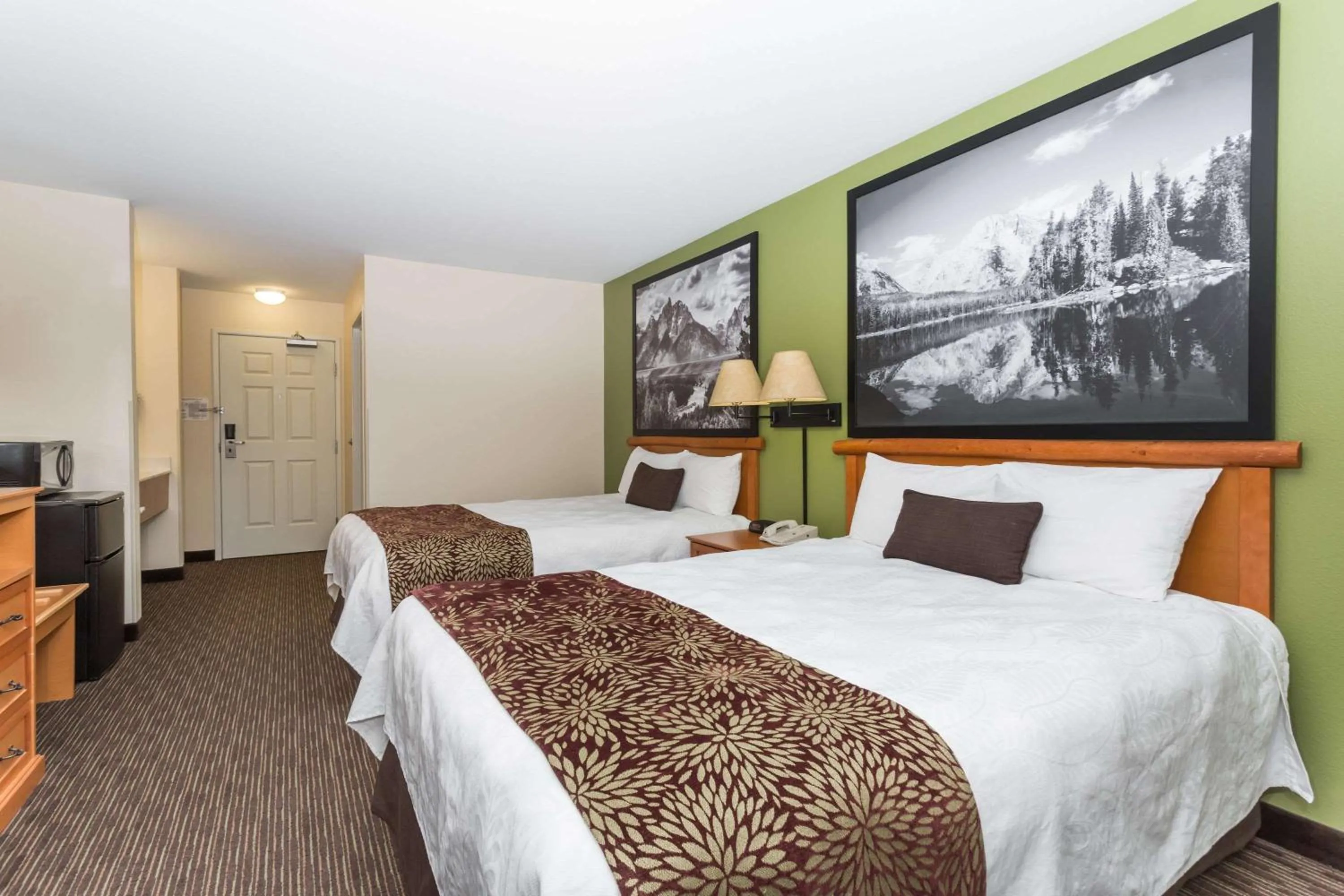 Photo of the whole room, Bed in Super 8 by Wyndham Wheatland Wyoming