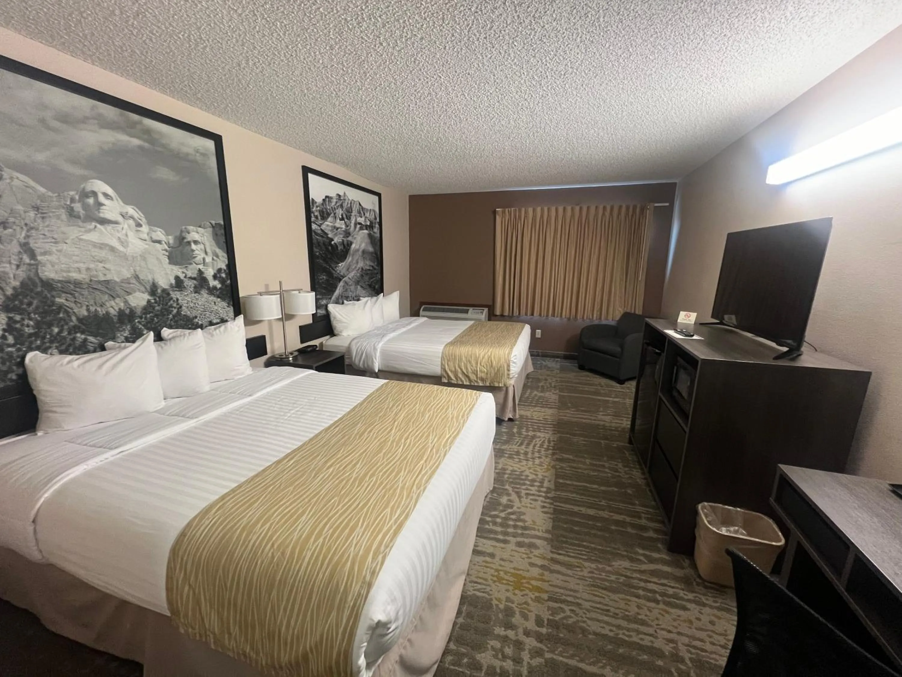 Bedroom, Bed in Super 8 by Wyndham Sturgis