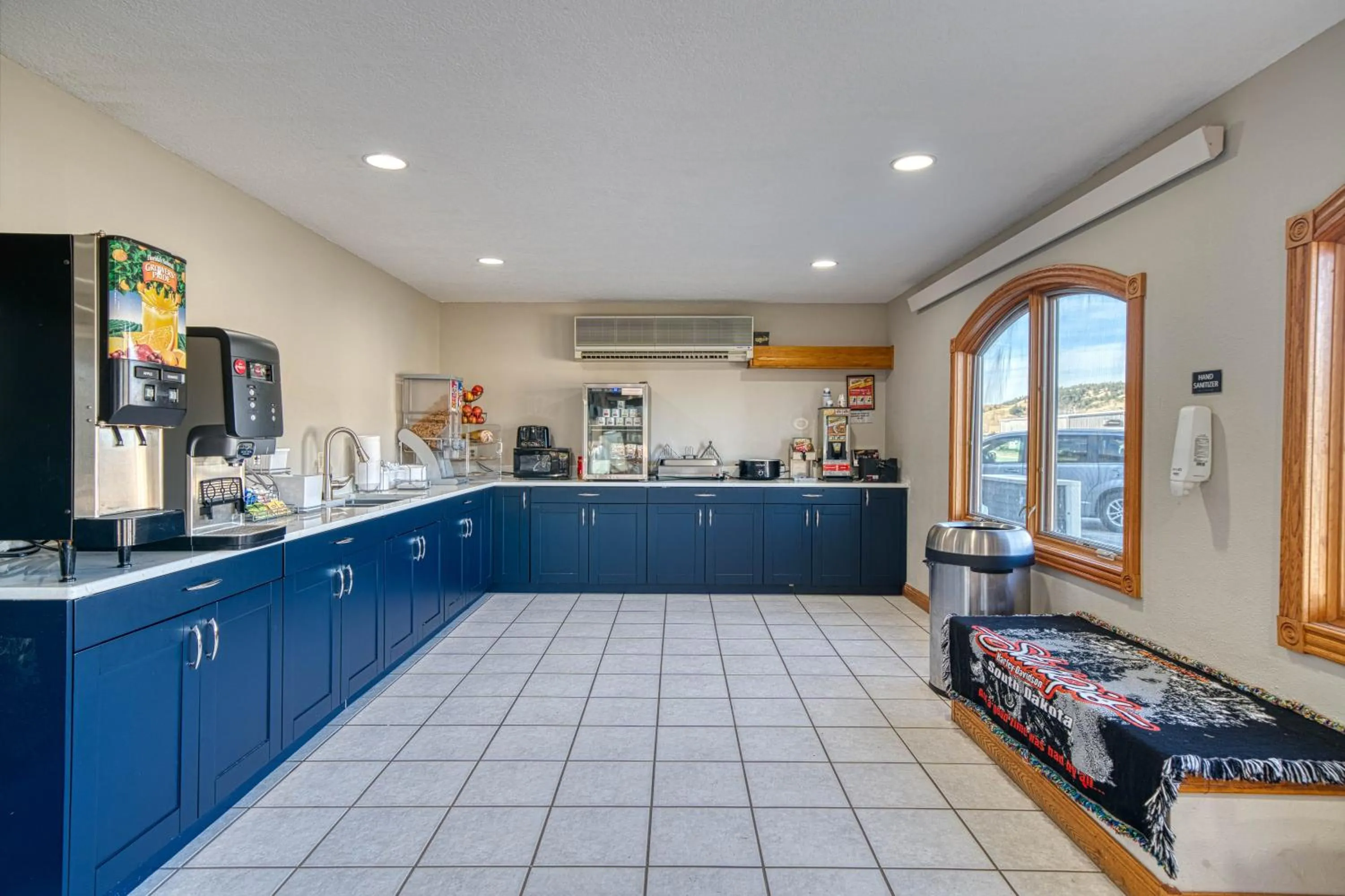 Buffet breakfast in Super 8 by Wyndham Sturgis