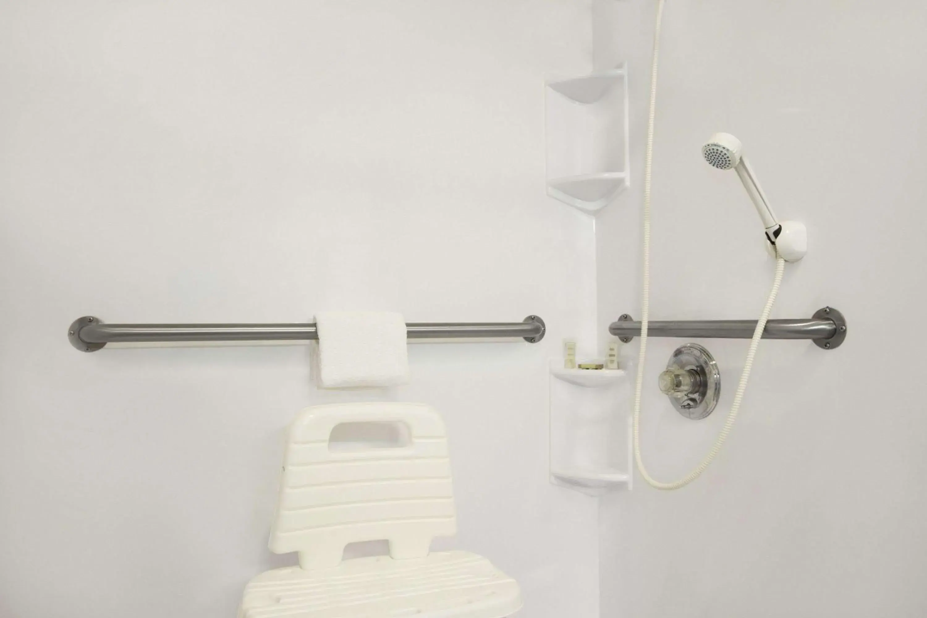 Queen Room - Mobility Access/Non-Smoking in Super 8 by Wyndham Cuba Queen Room - Mobility Access/Non-Smoking in Super 8 by Wyndham Cuba