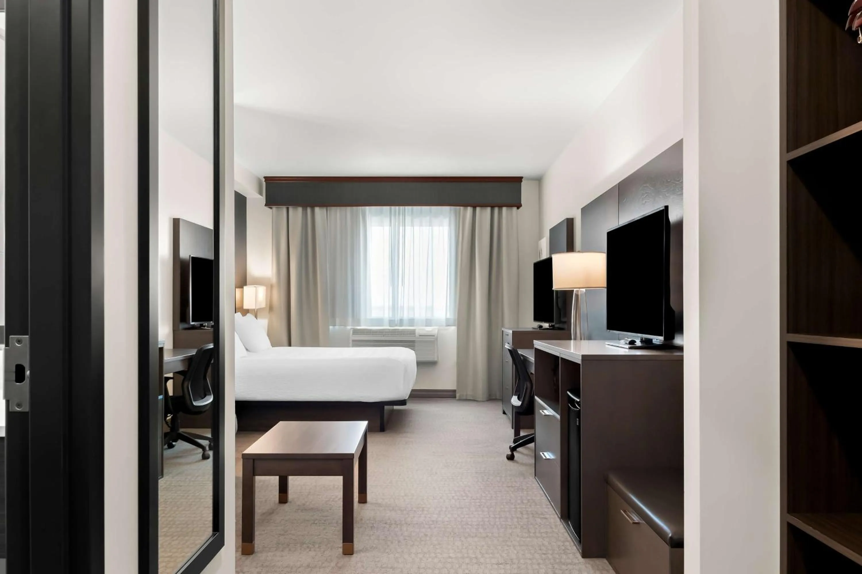 Photo of the whole room, Bed in Best Western Plus Morden