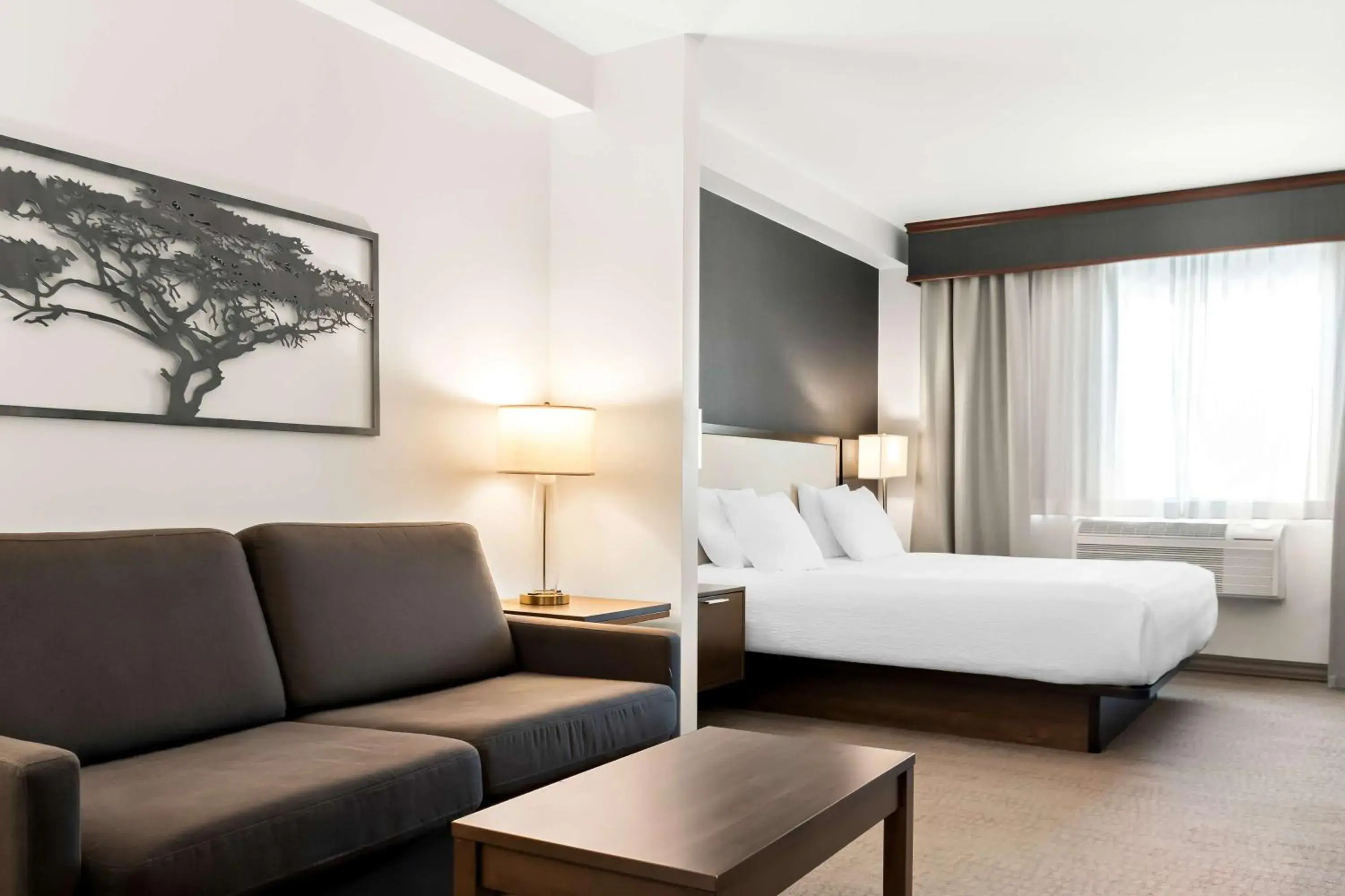 King Suite in Best Western Plus Morden King Suite in Best Western Plus Morden