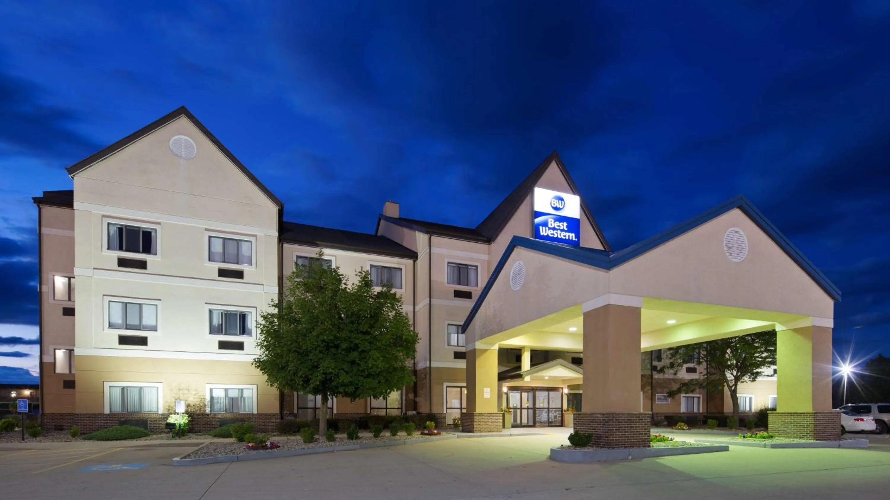 Property building in Best Western Elkhart Inn & Suites