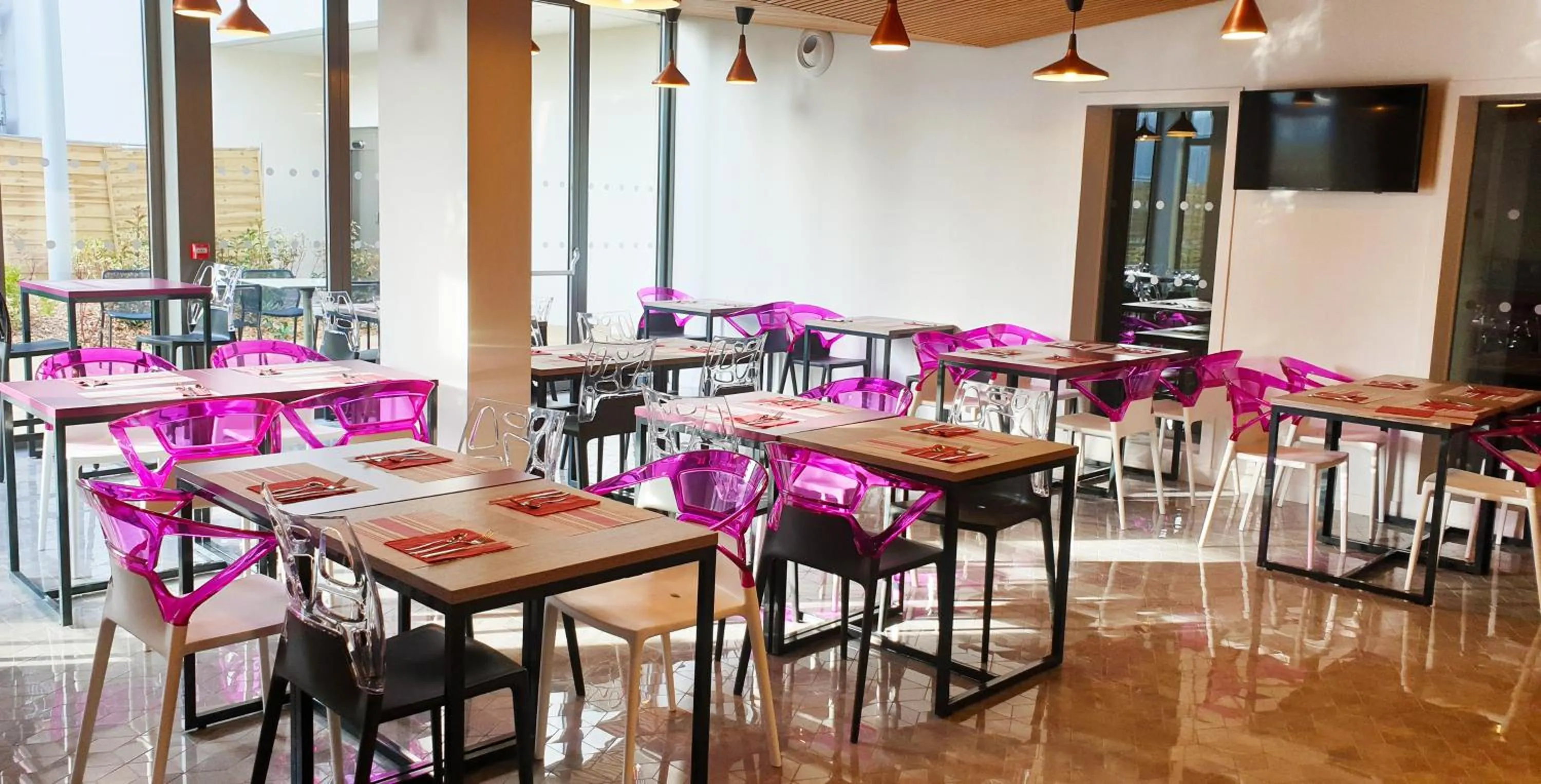 Breakfast in Appart-Hôtel Mer & Golf City Bordeaux Lac