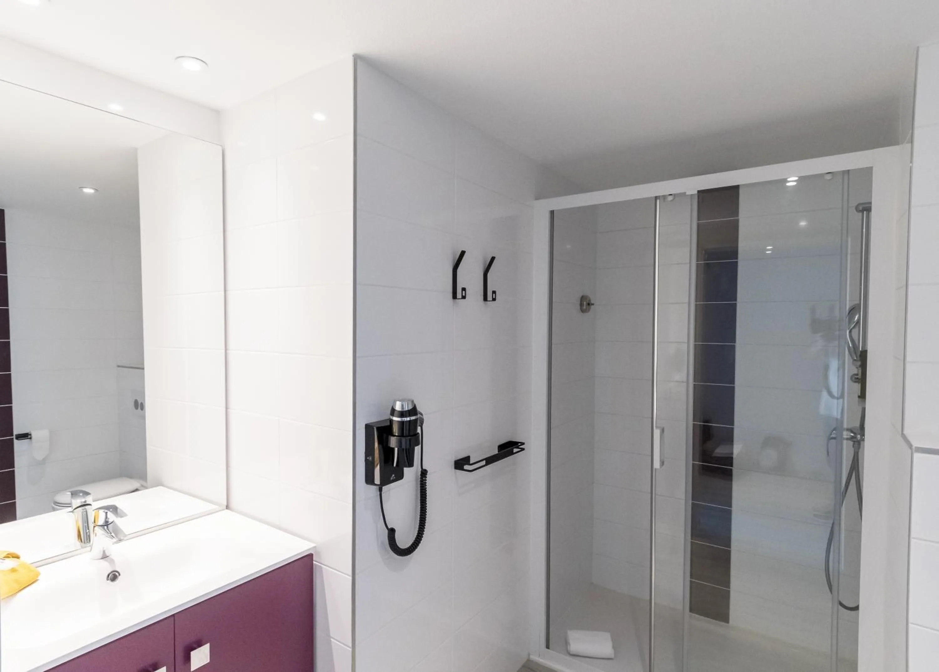 Shower in Appart-Hôtel Mer & Golf City Bordeaux Lac