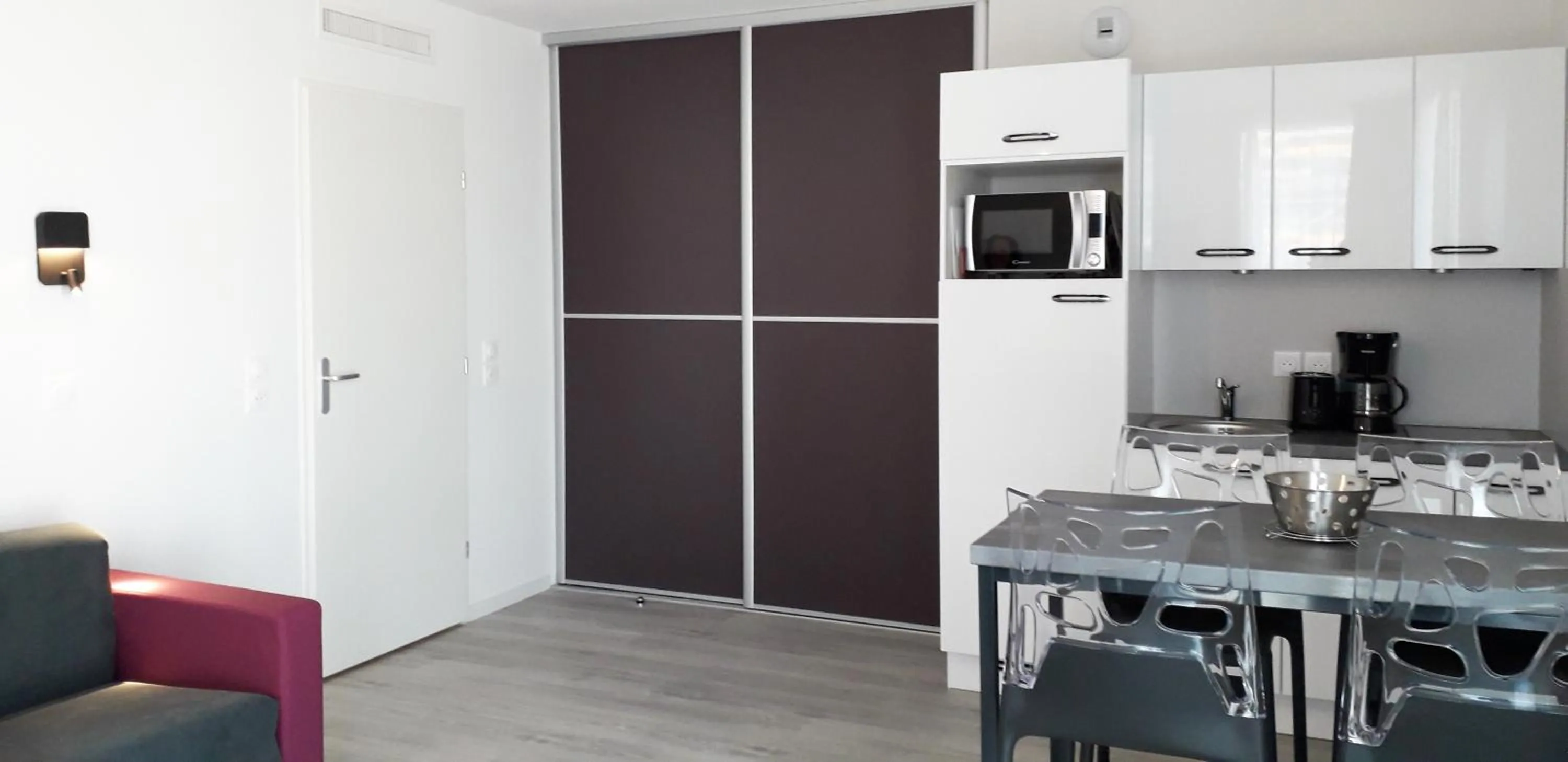 Kitchen or kitchenette in Appart-Hôtel Mer & Golf City Bordeaux Lac