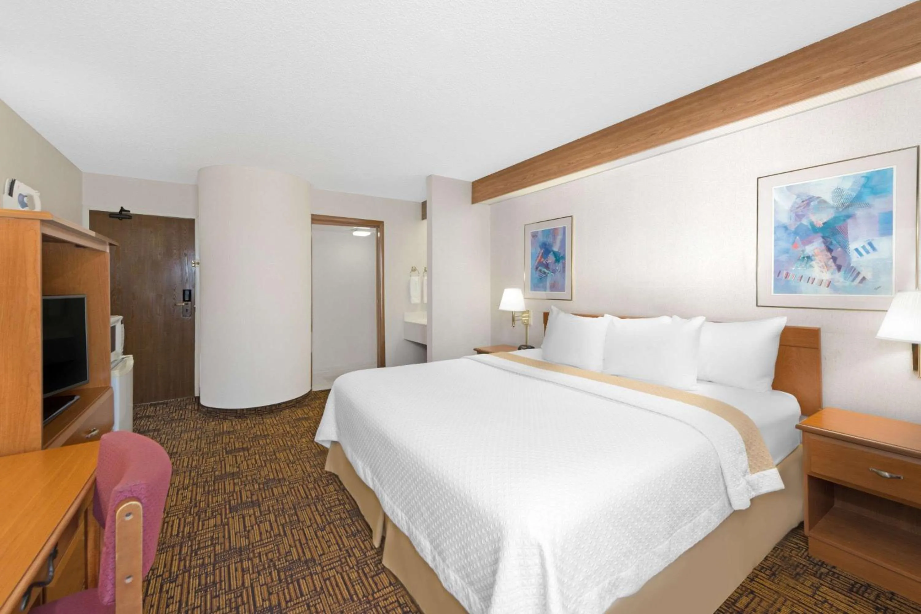 Photo of the whole room, Bed in Days Inn by Wyndham Liberal KS