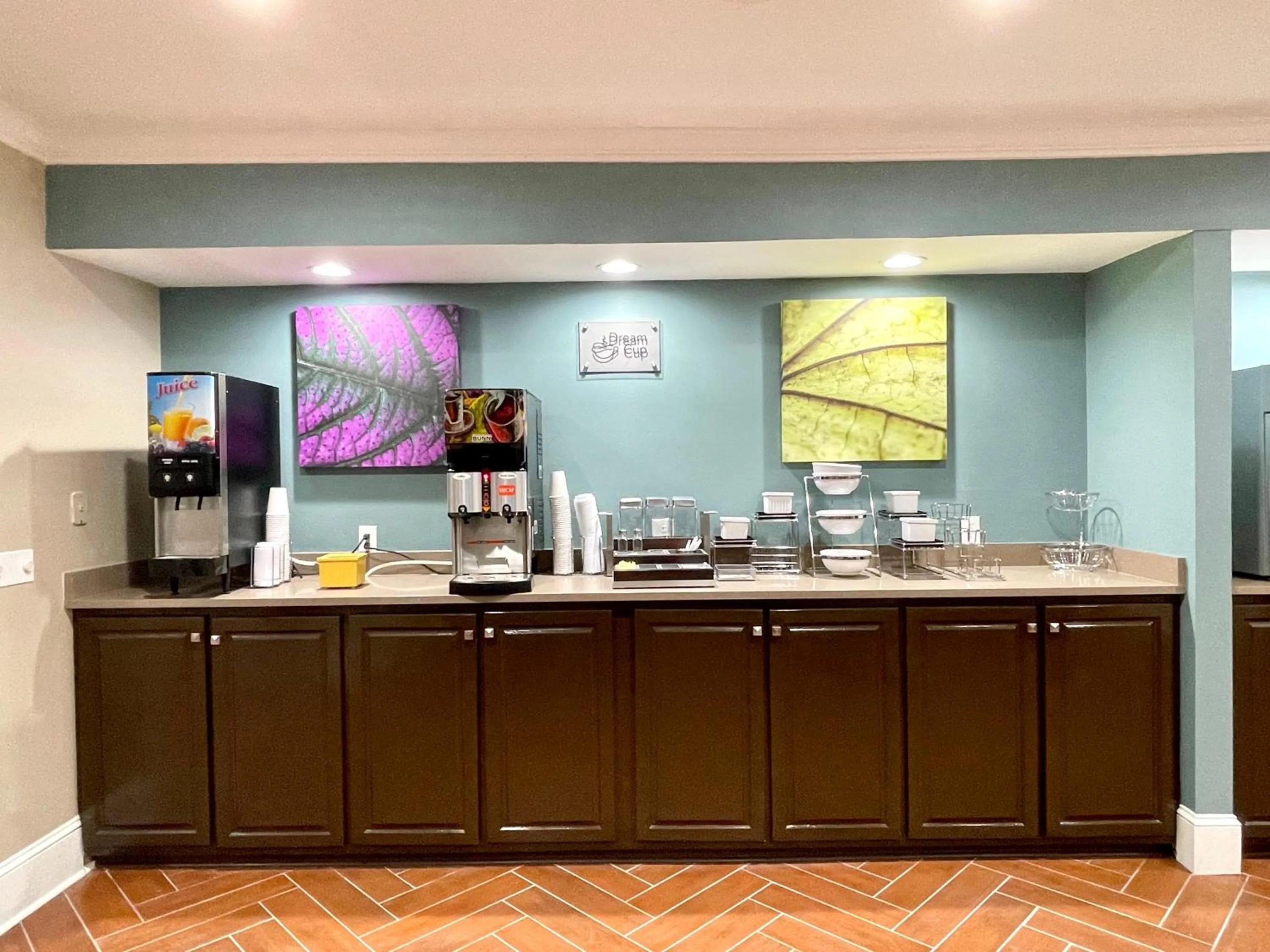 Breakfast in Sleep Inn & Suites Niceville - Destin