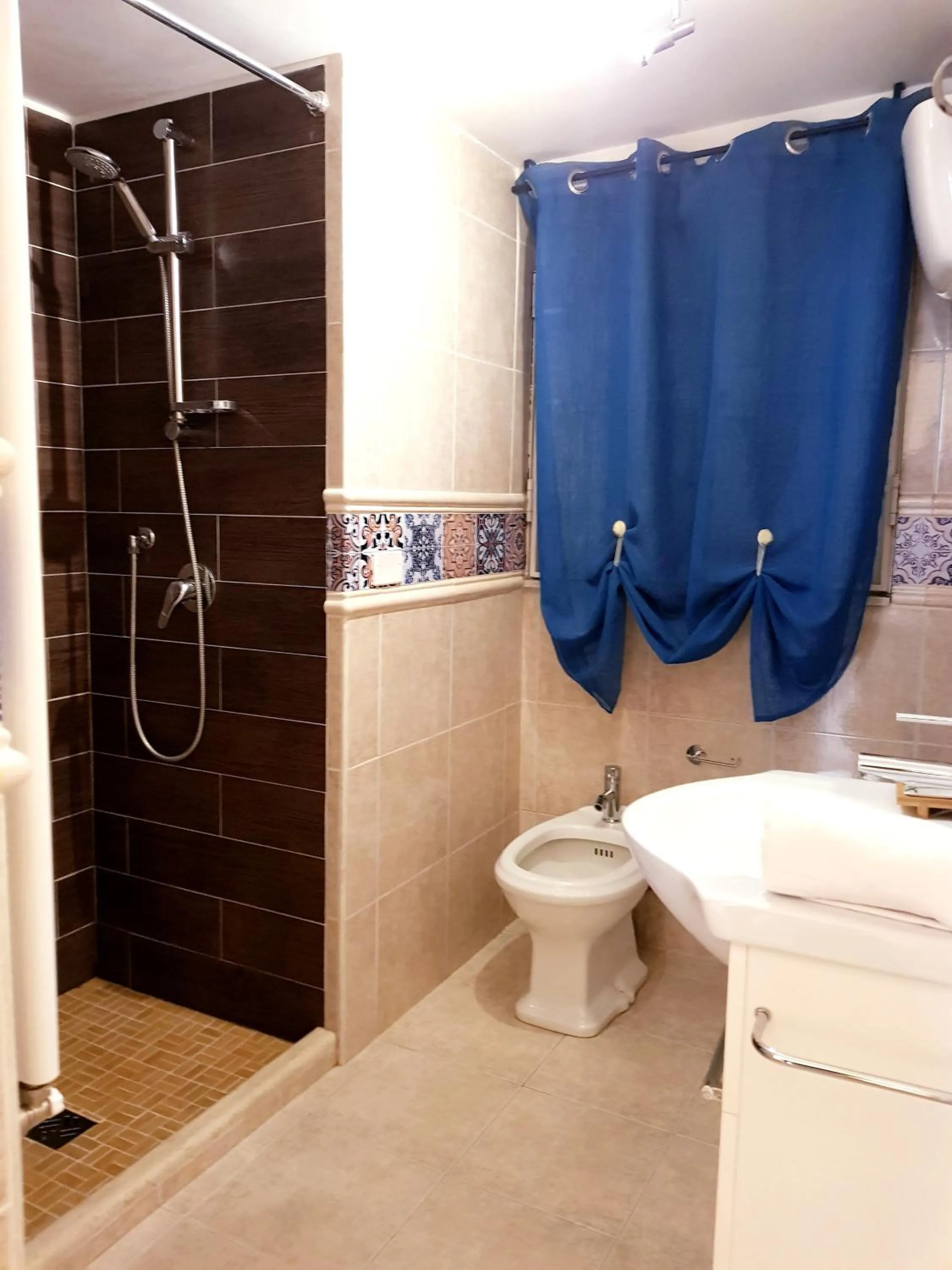 Bathroom in Pupi 93 Rooms