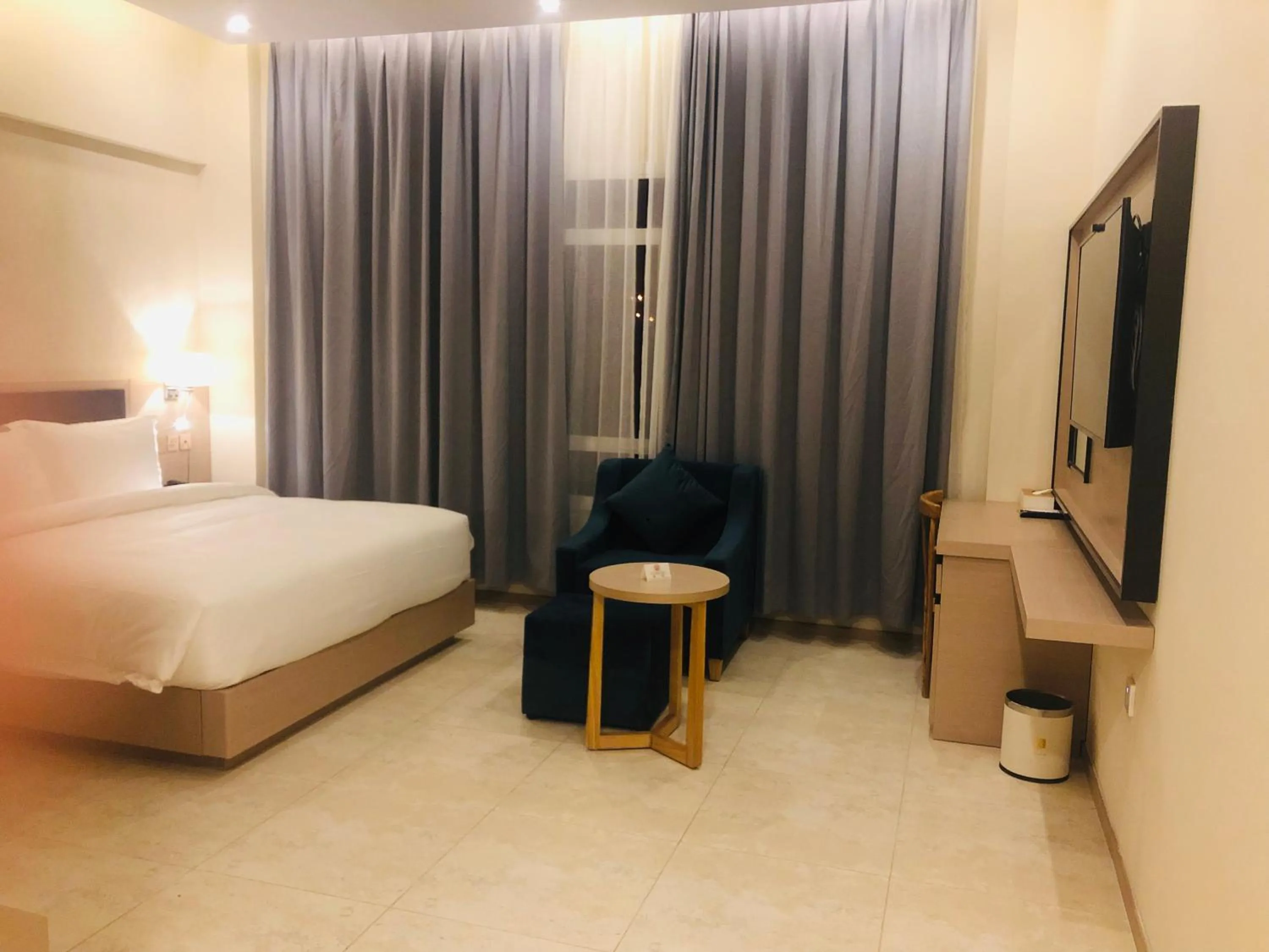 Photo of the whole room, Bed in Season Inn Hotel