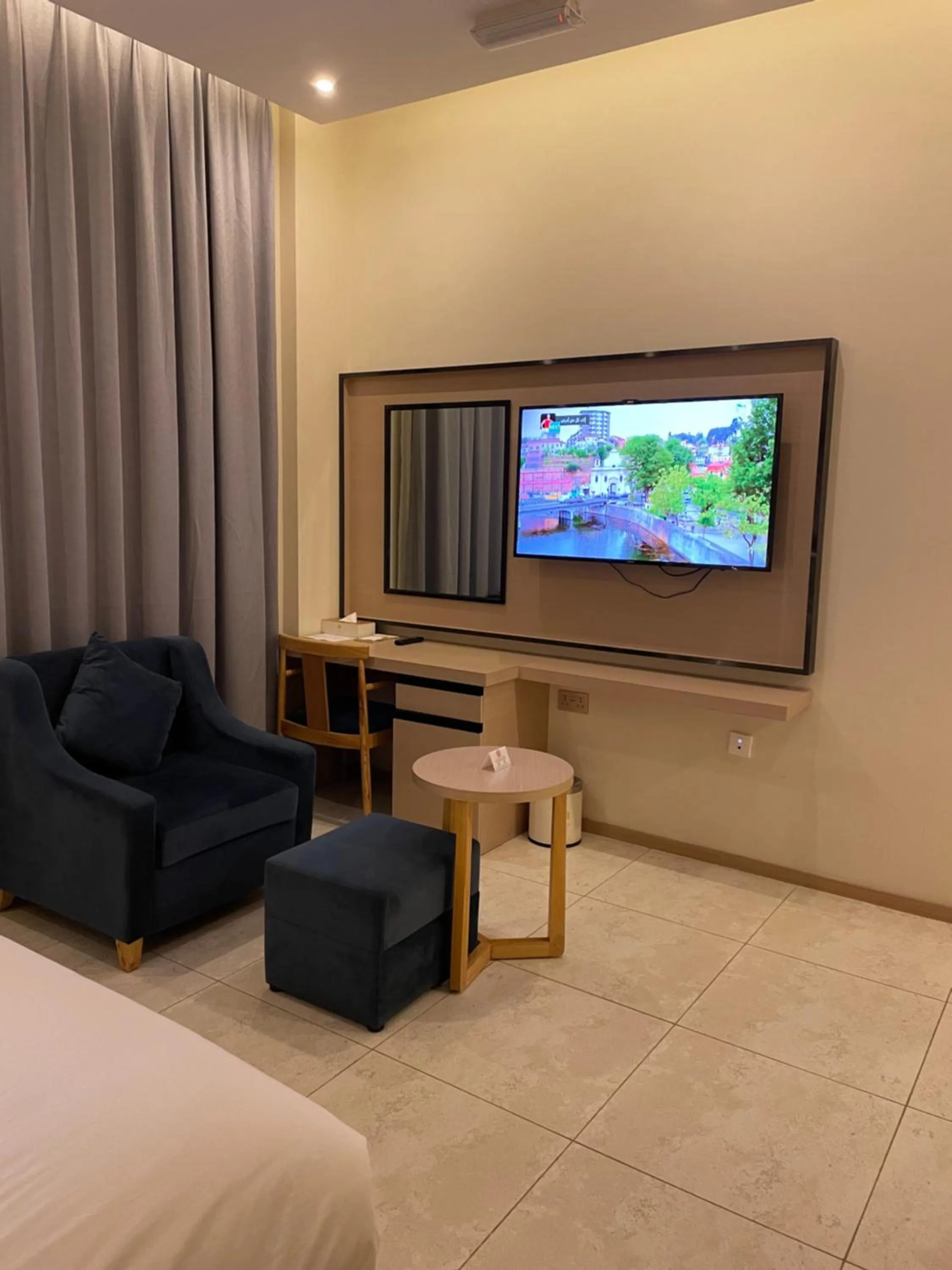 Bed in Season Inn Hotel