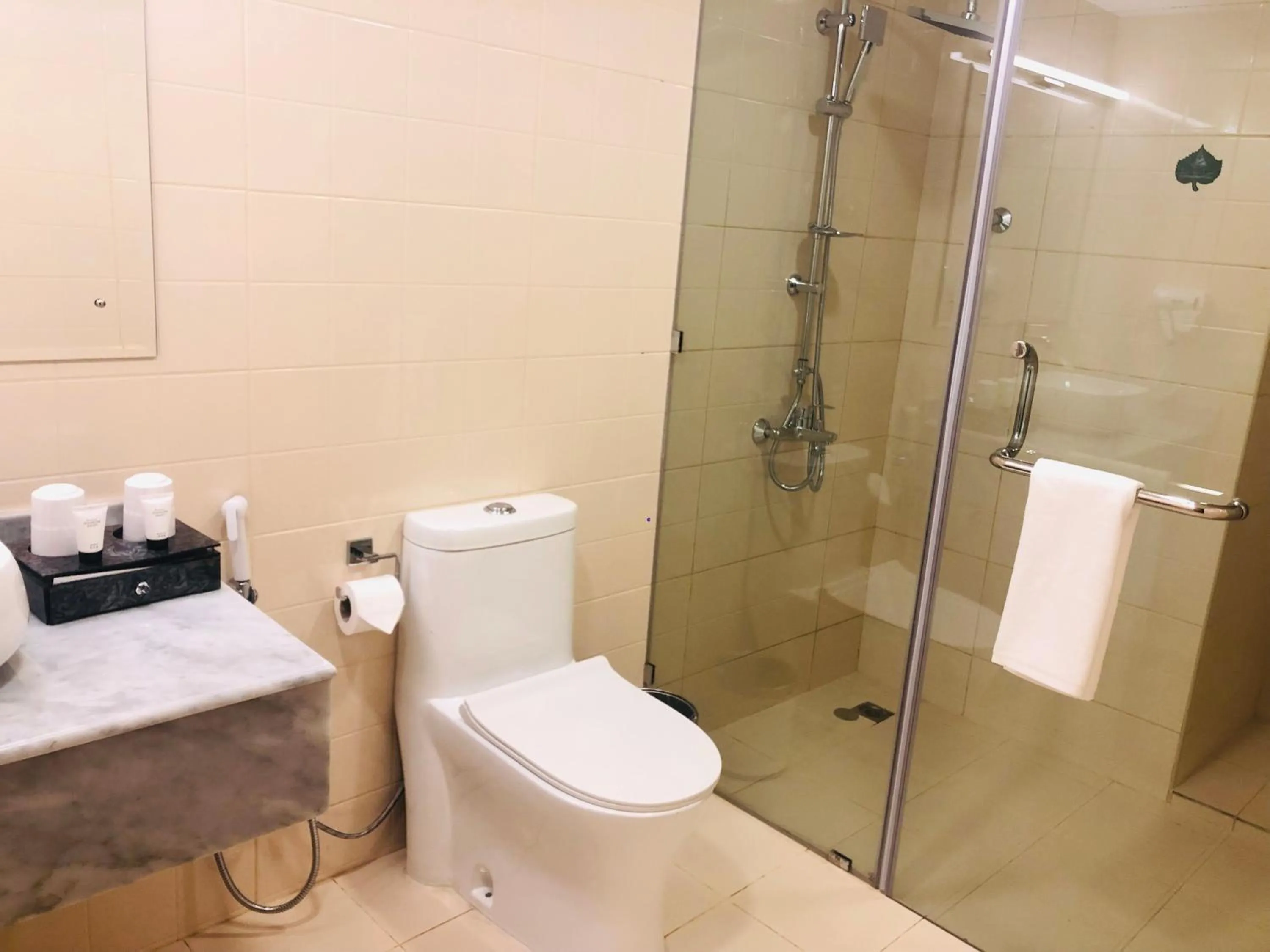 Shower in Season Inn Hotel