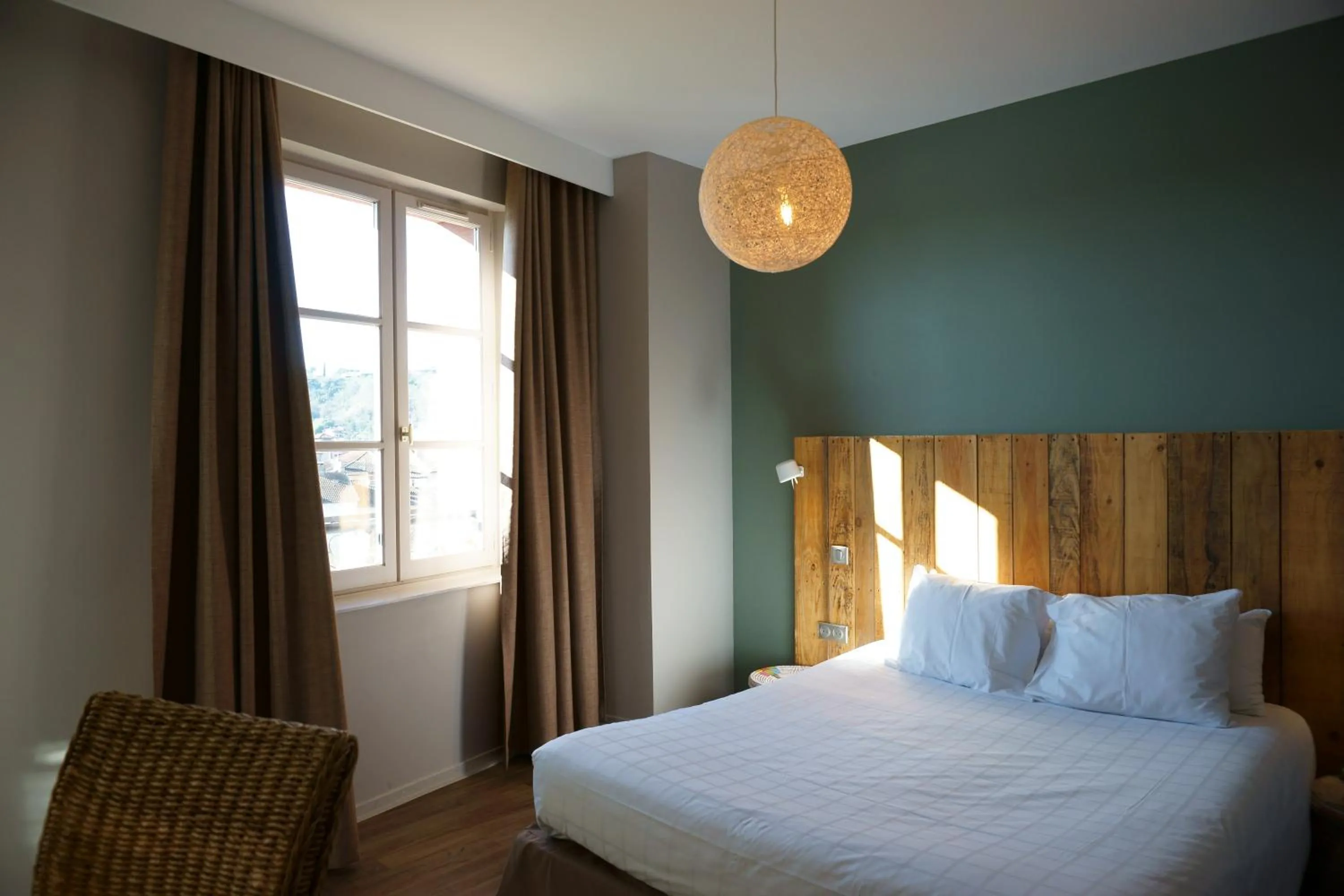 Bed in Hôtel & Restaurant Le Moulin de Moissac