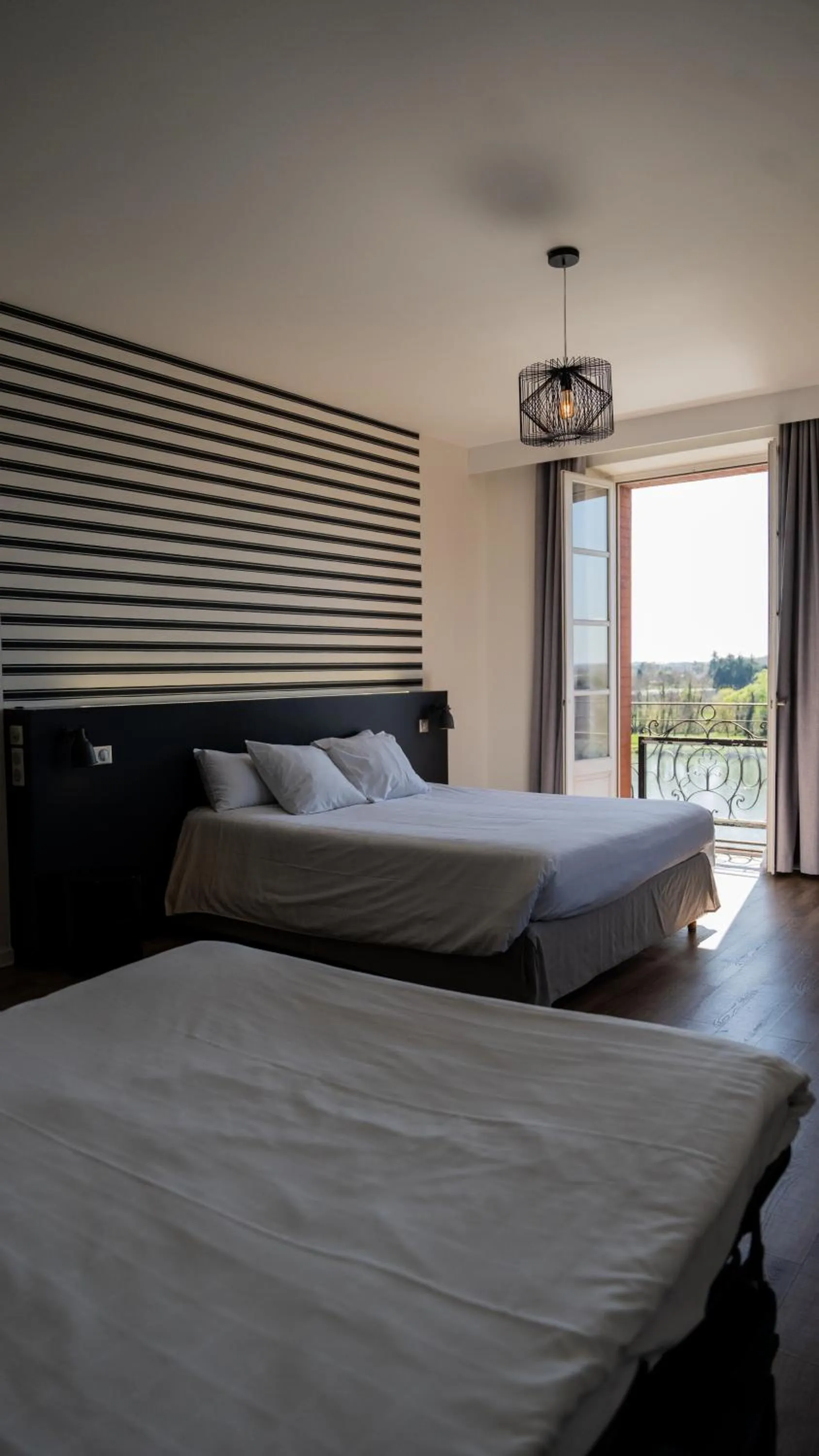 Bed in Hôtel & Restaurant Le Moulin de Moissac