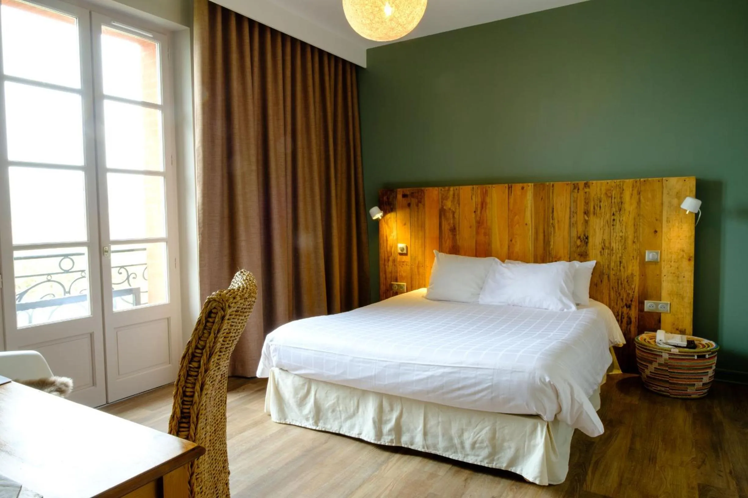 Photo of the whole room, Bed in Hôtel & Restaurant Le Moulin de Moissac