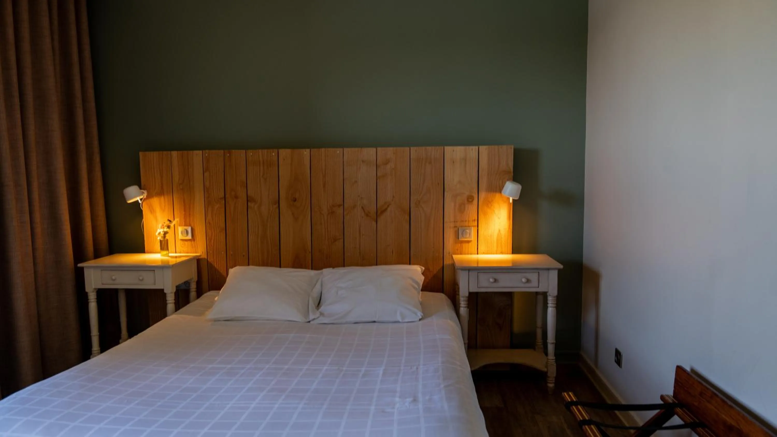 Bedroom, Bed in Hôtel & Restaurant Le Moulin de Moissac