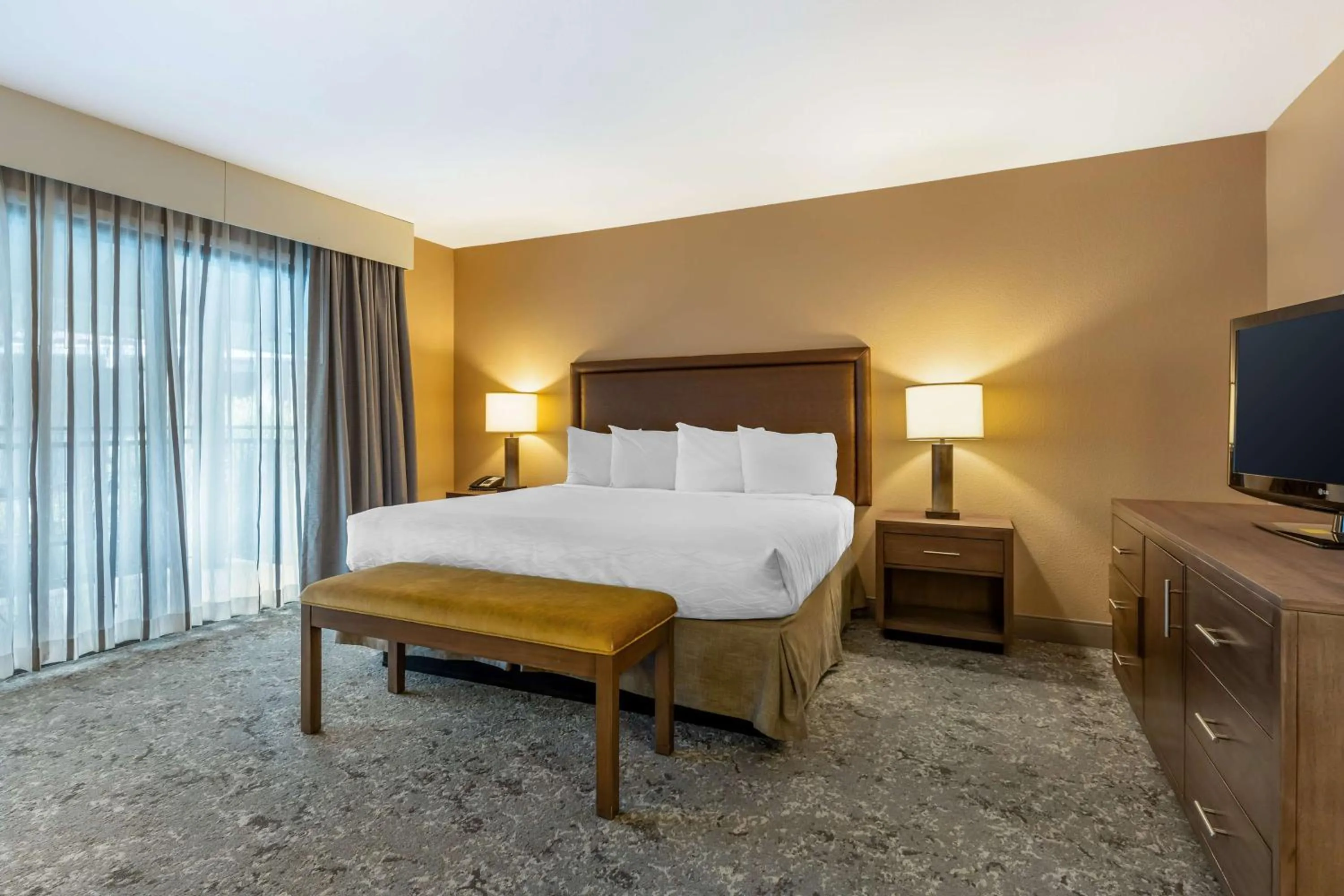 Photo of the whole room, Bed in Best Western Plus Inn Scotts Valley