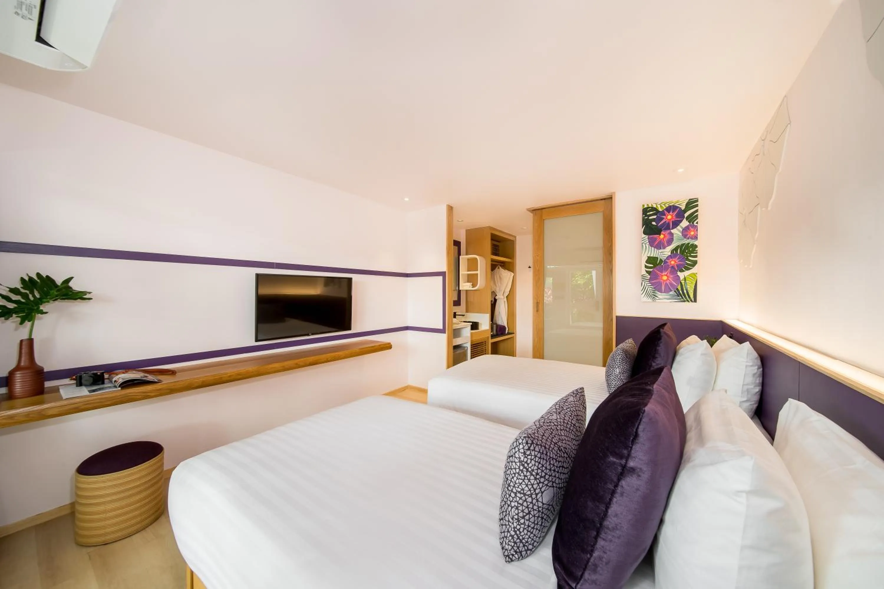 Photo of the whole room, Bed in La Vida Samui