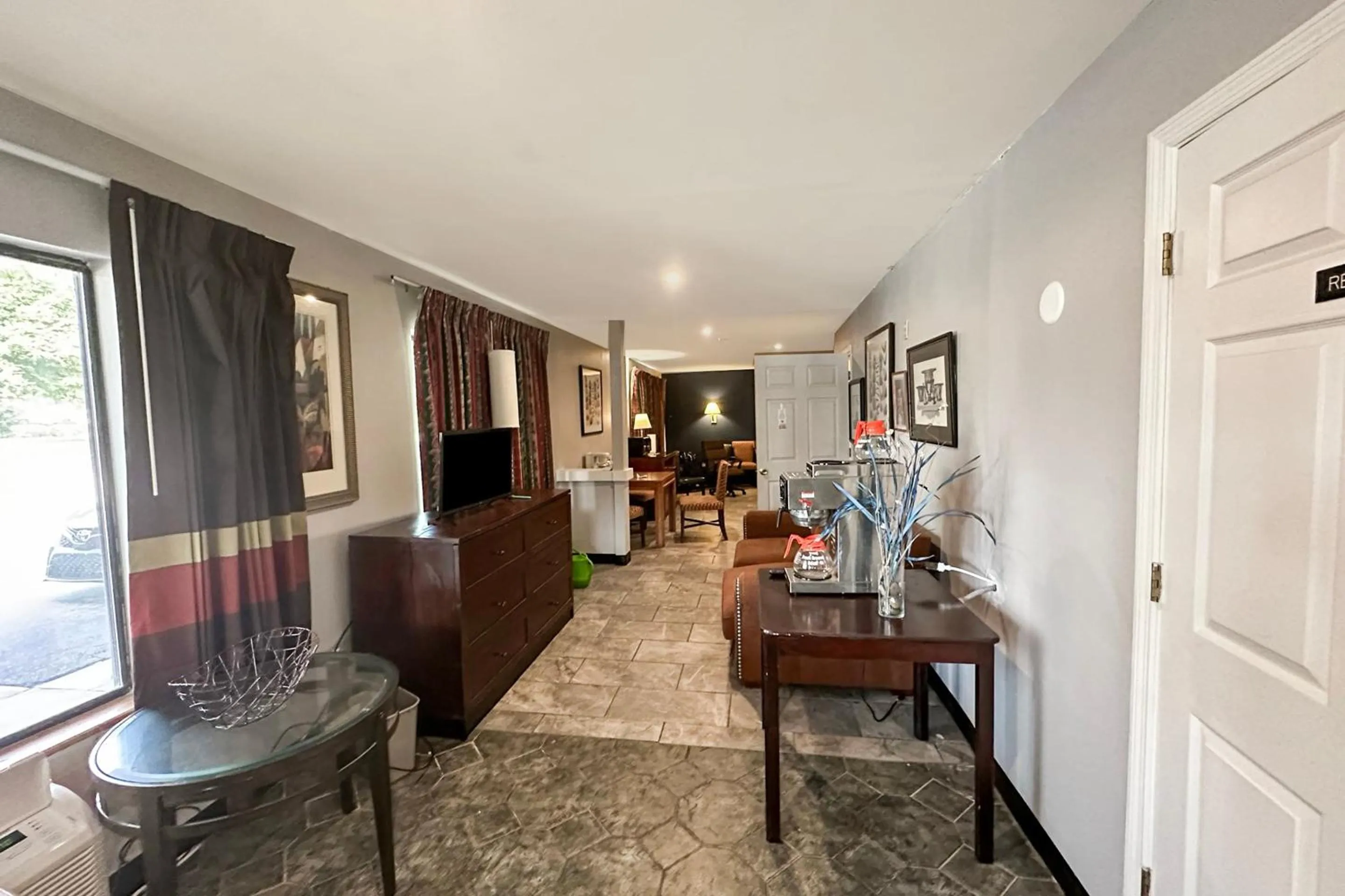 Lobby or reception in Executive Inn Ridgeway I-77