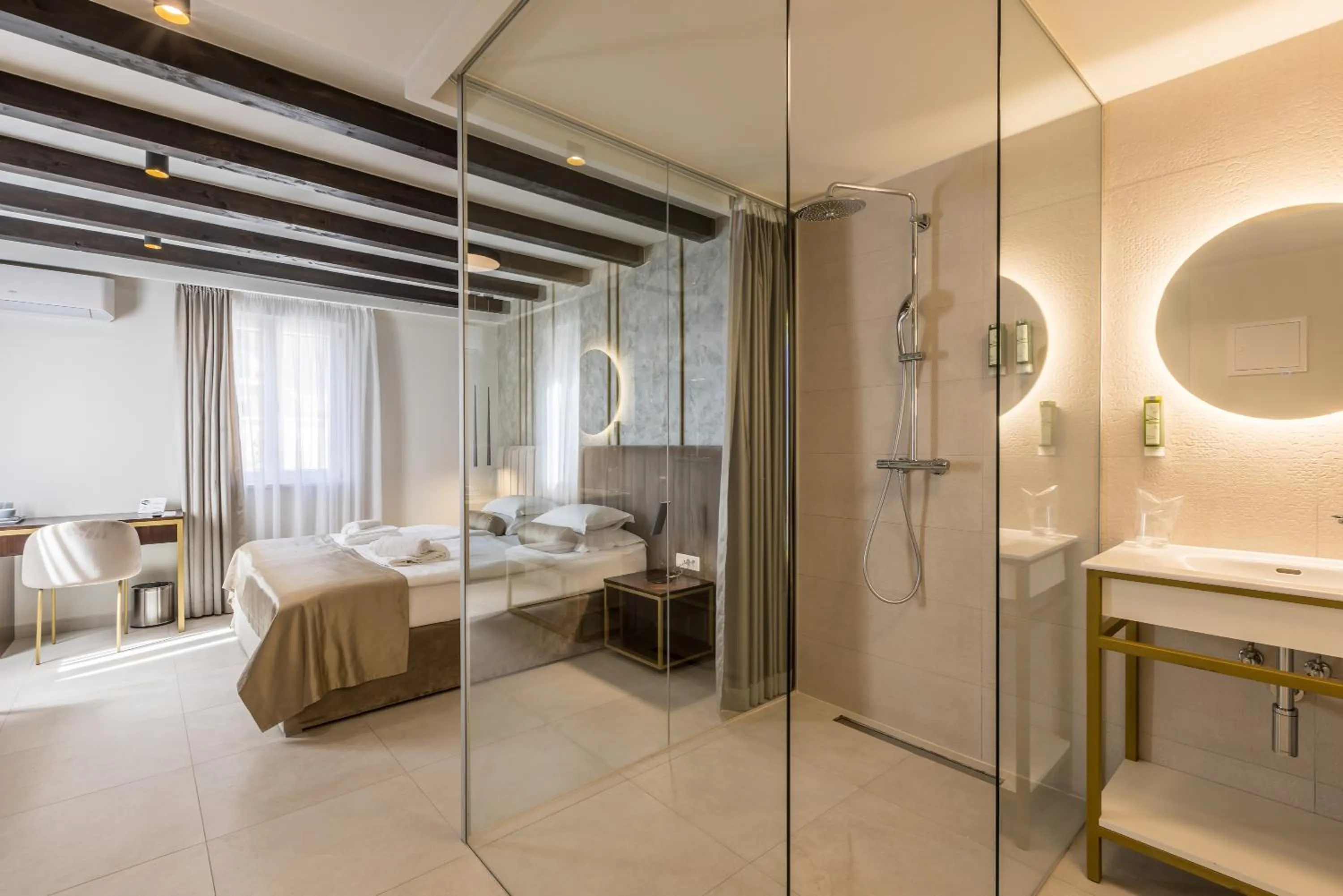 Photo of the whole room, Bed in Sperone Hotel