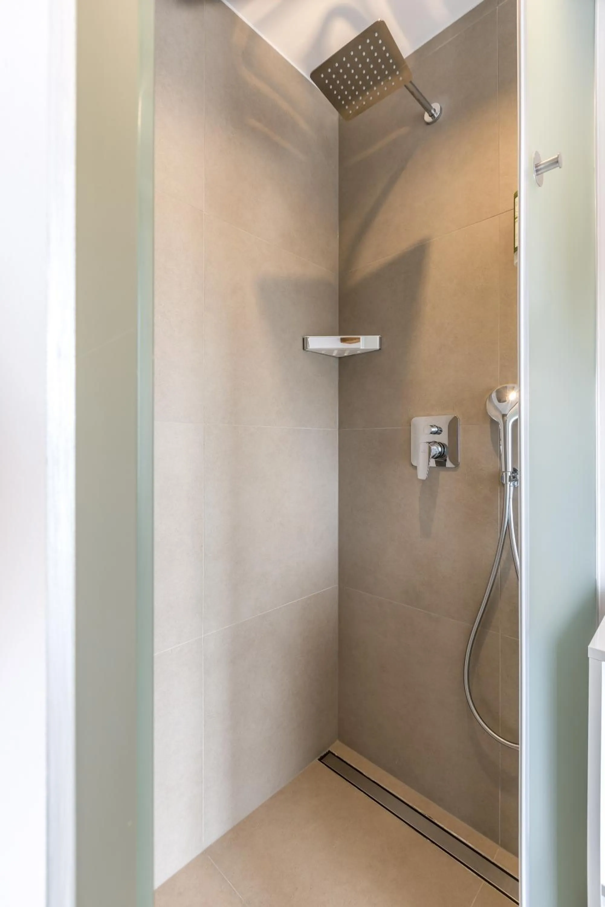 Shower in Sperone Hotel