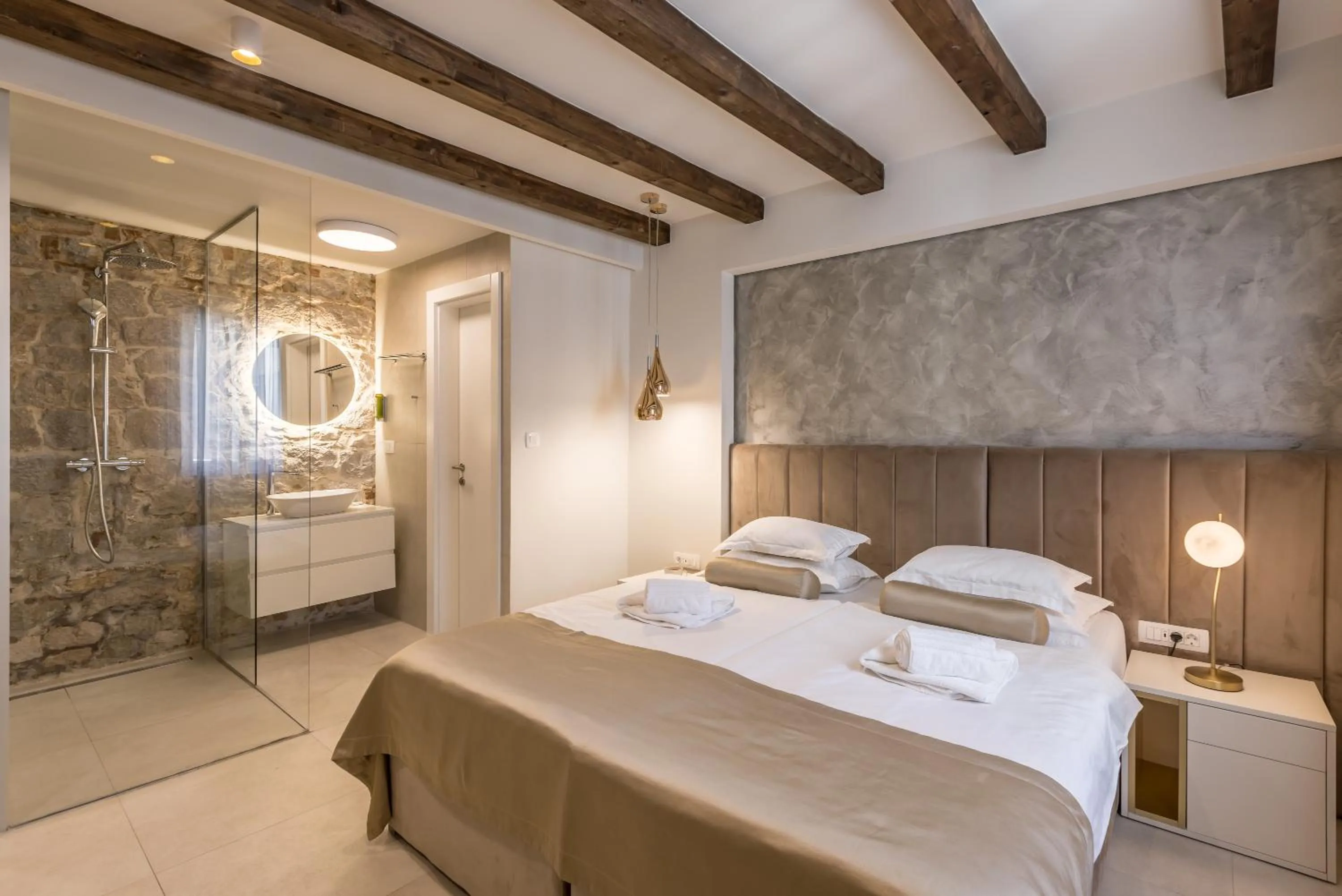 Photo of the whole room, Bed in Sperone Hotel