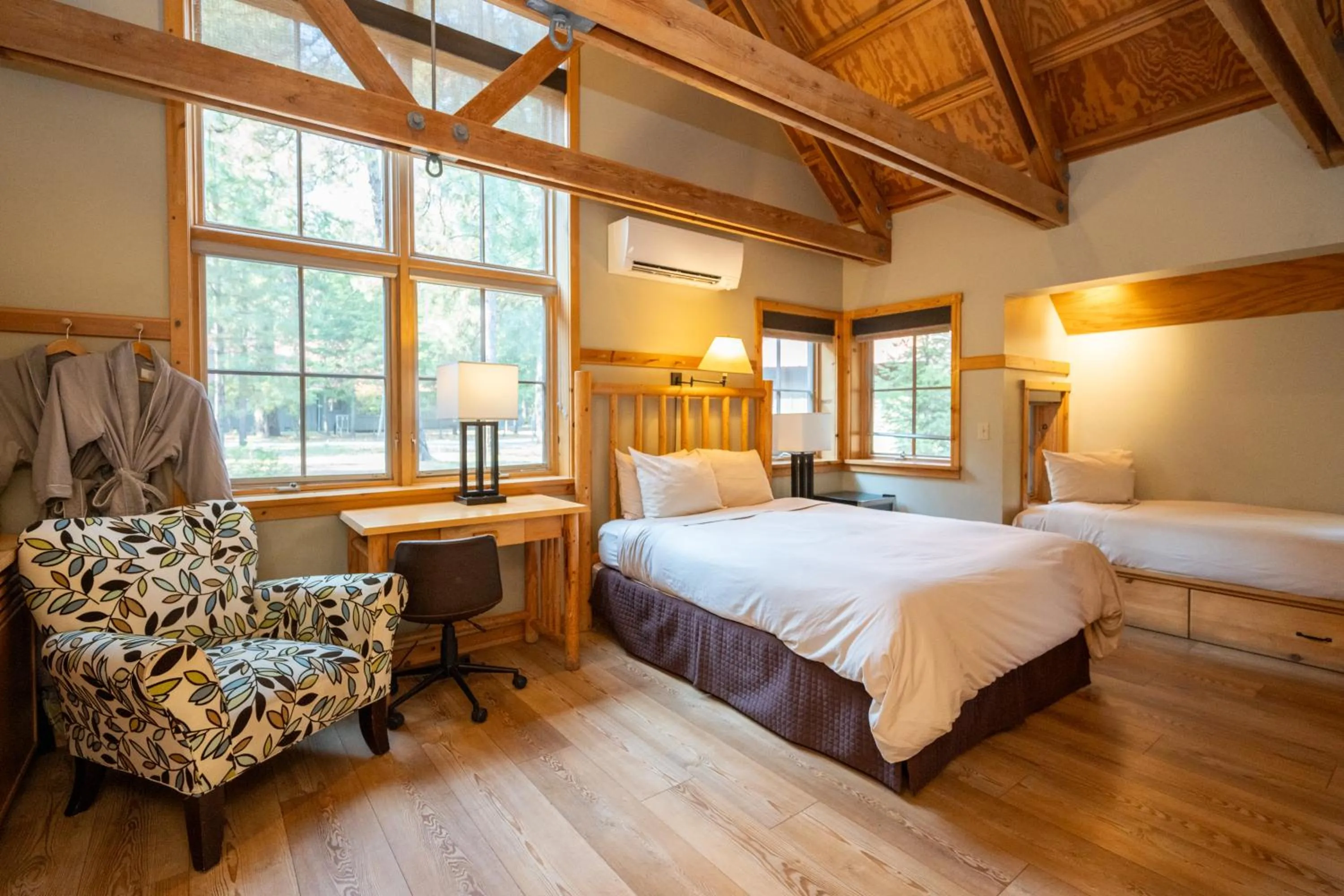 Bedroom, Bed in Sleeping Lady Mountain Resort