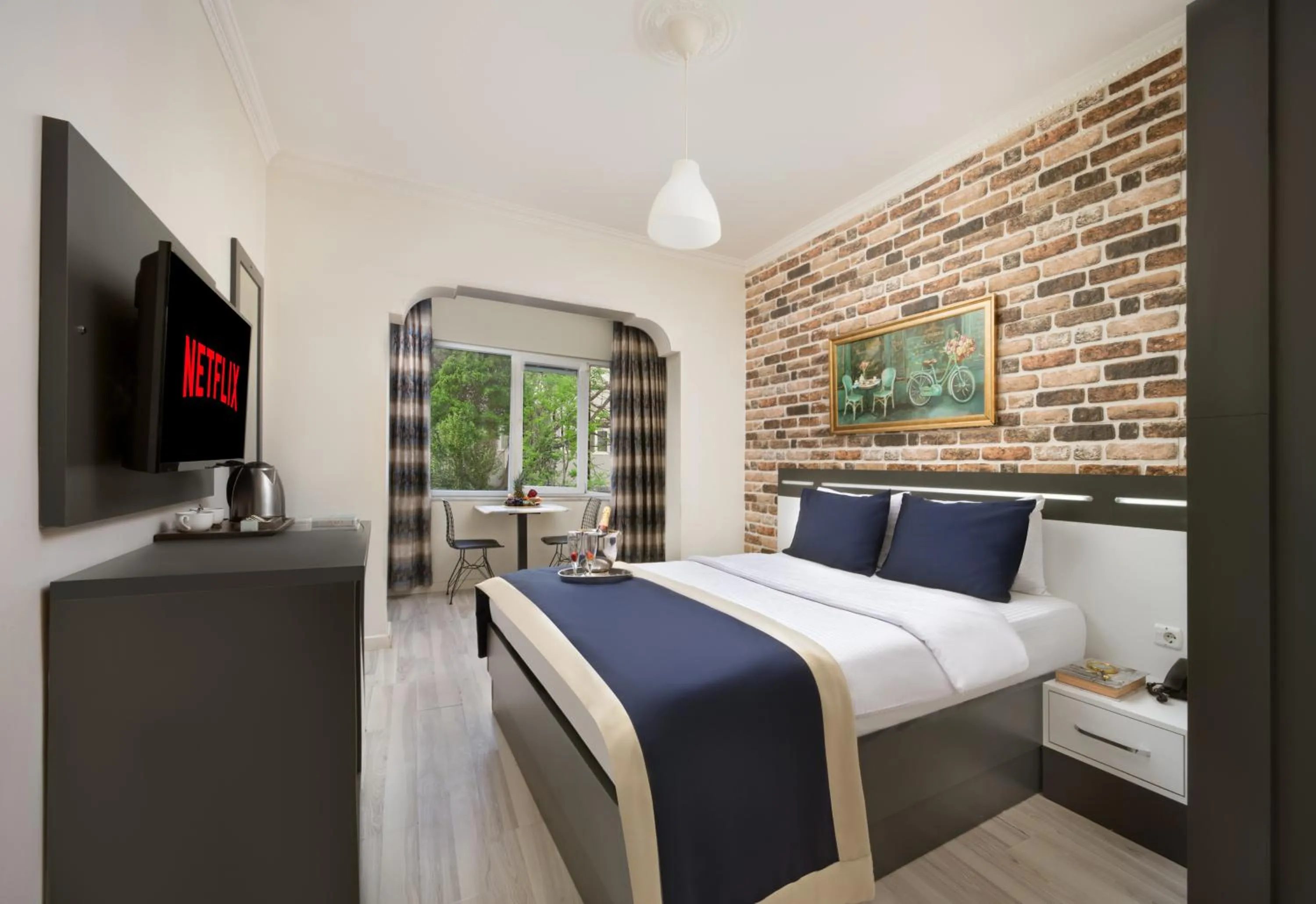 Bed in İstanbul Hotel & Suites