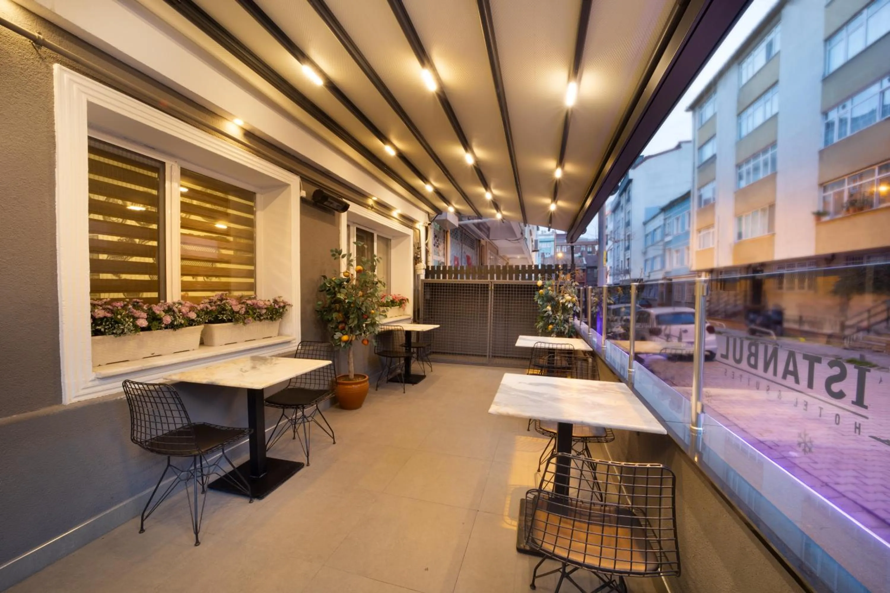 Seating area in İstanbul Hotel & Suites